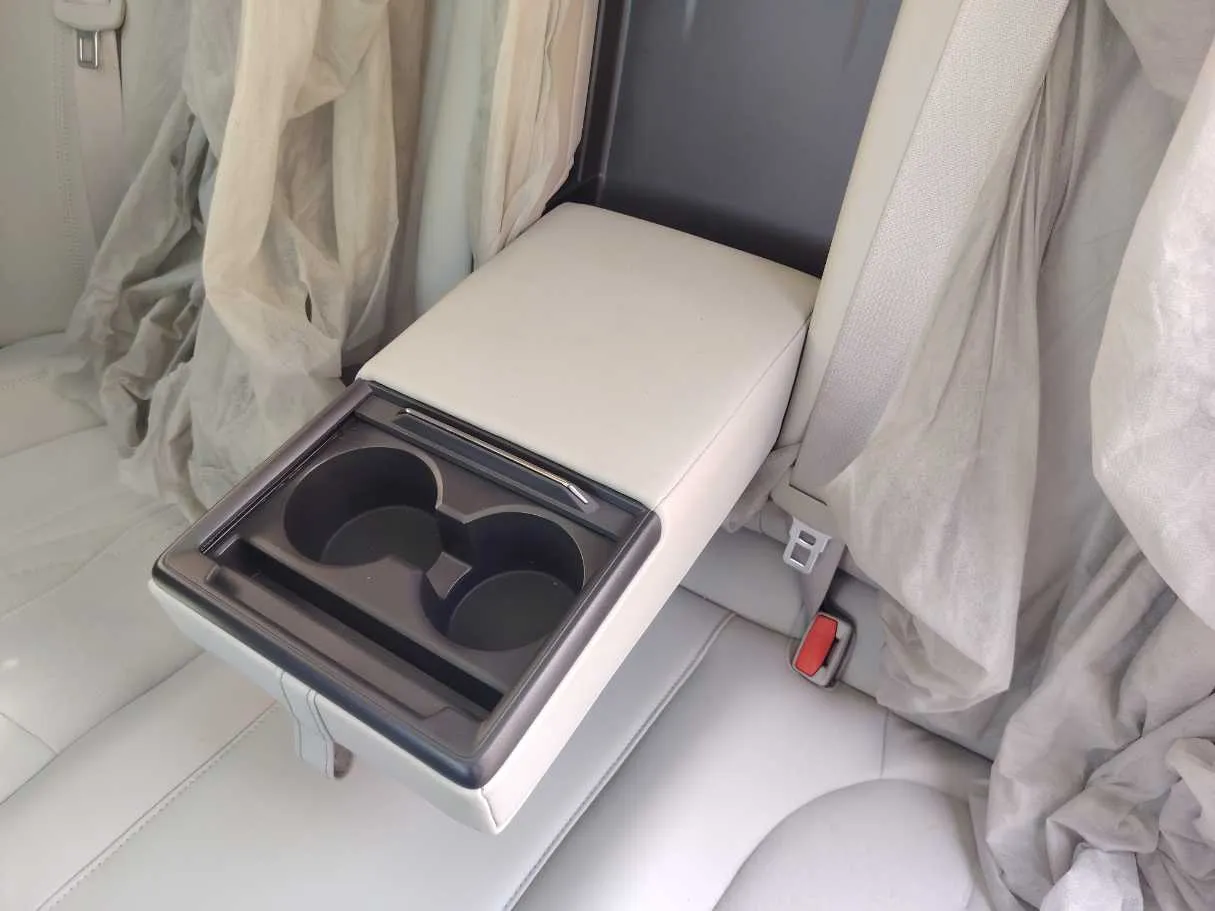 Car image 28