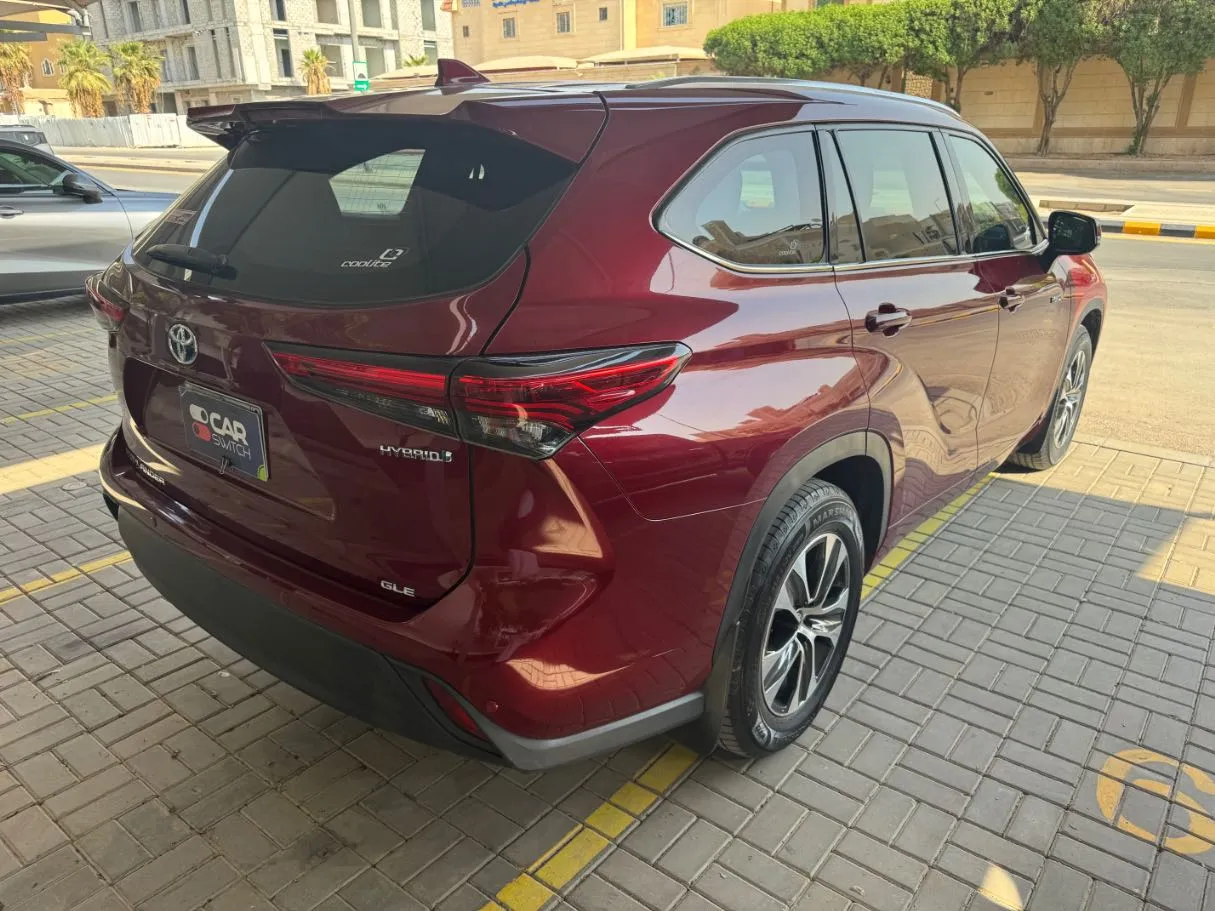 Car image 4