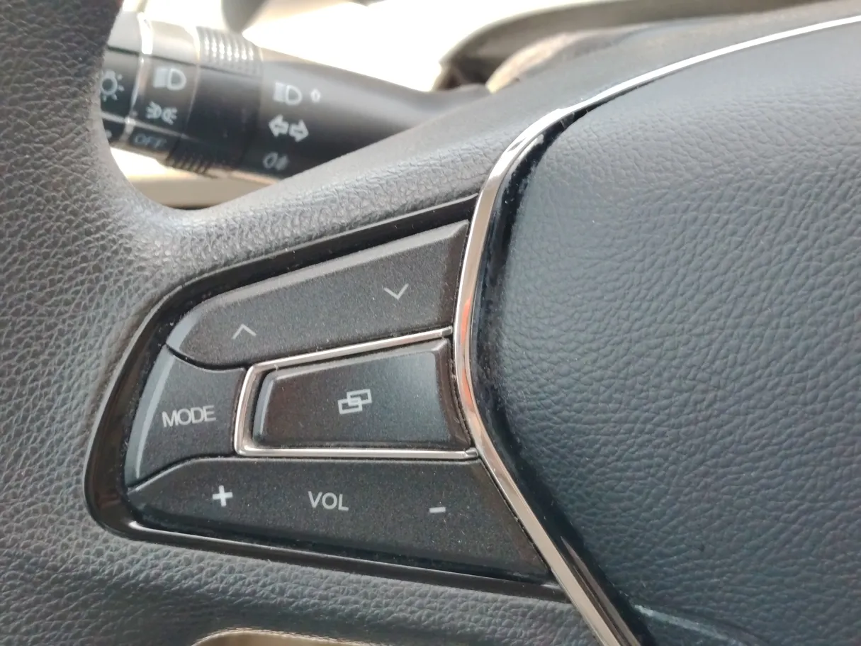 Car image 26