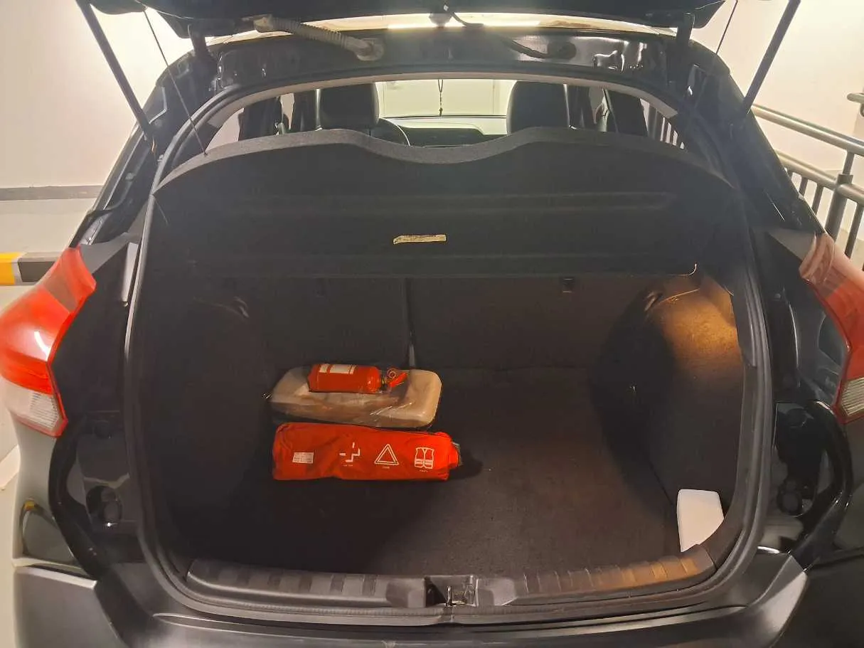 Car image 21