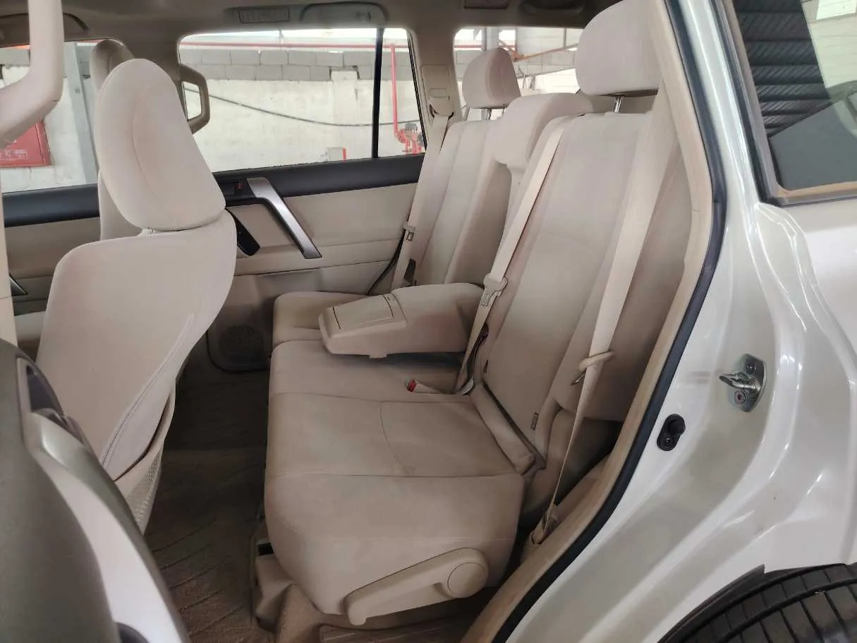 Car image 19