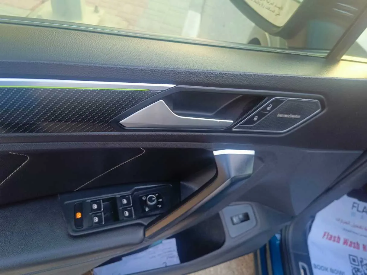 Car image 38