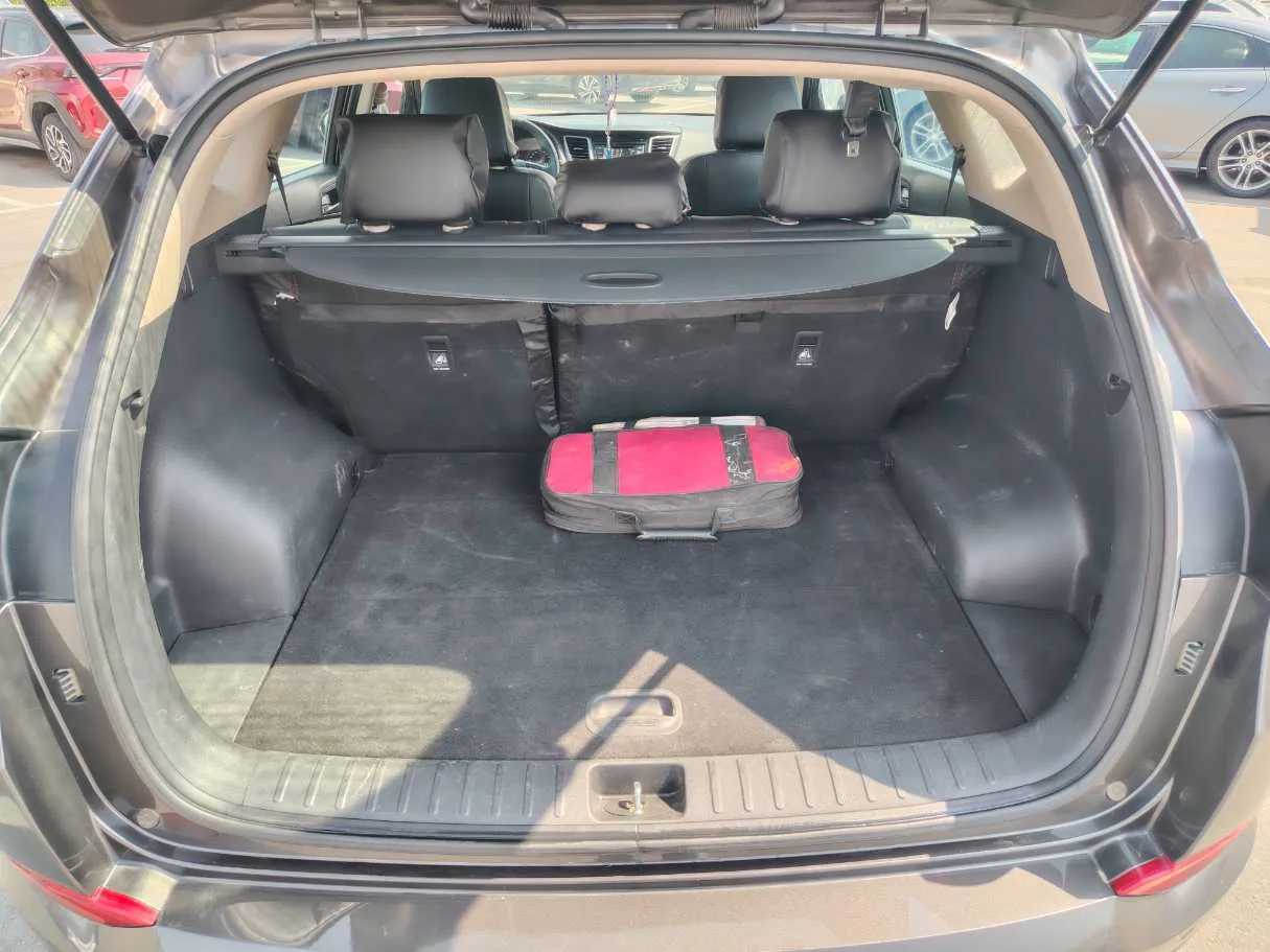 Car image 24