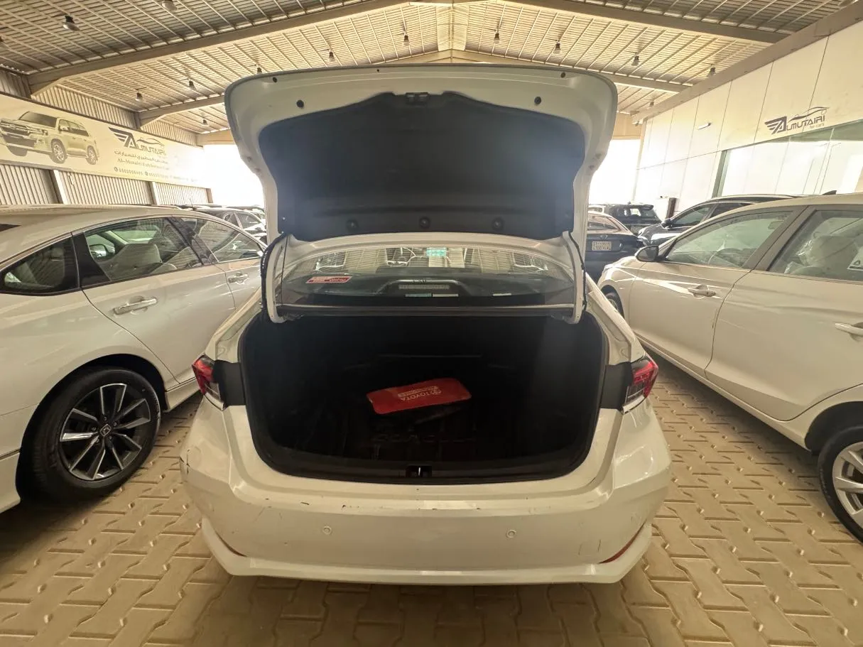 Car image 16