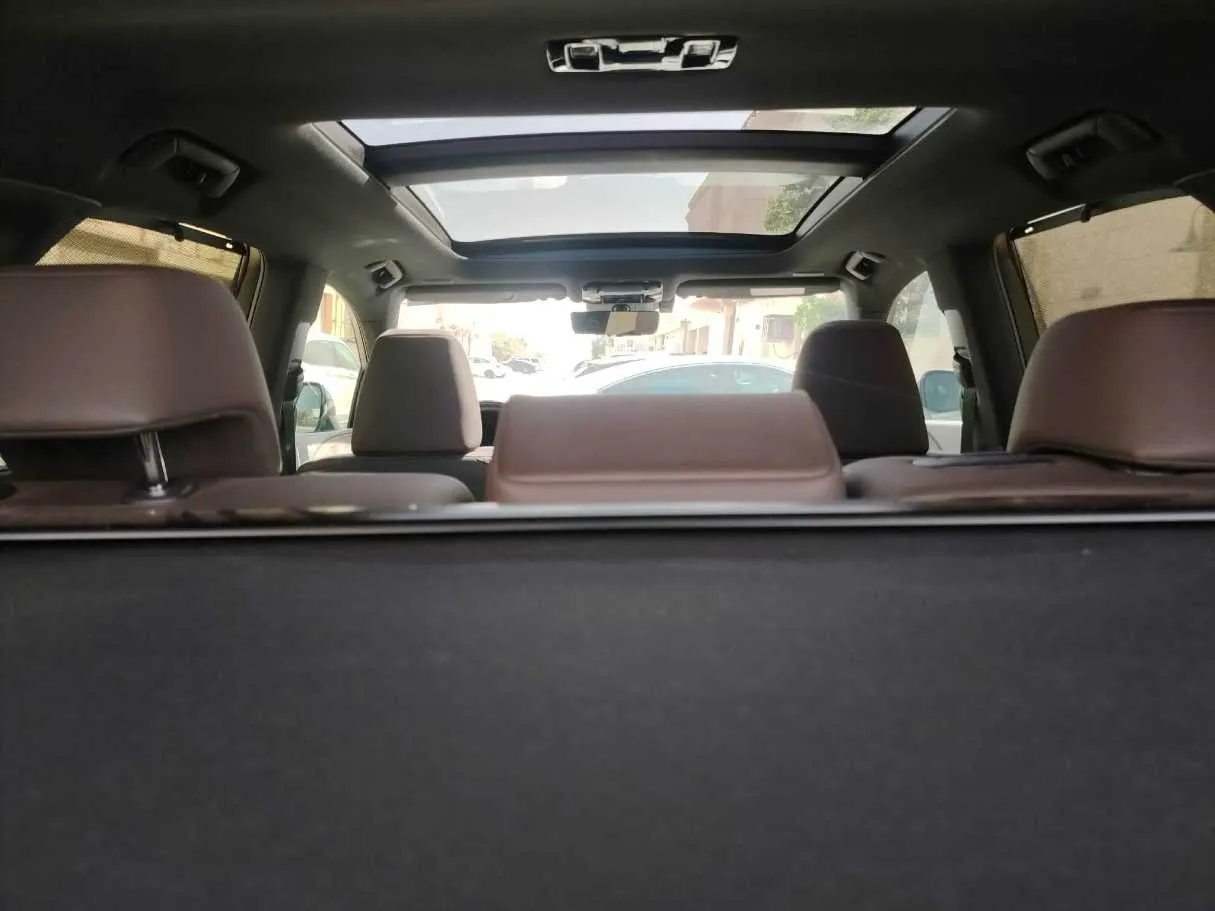 Car image 30