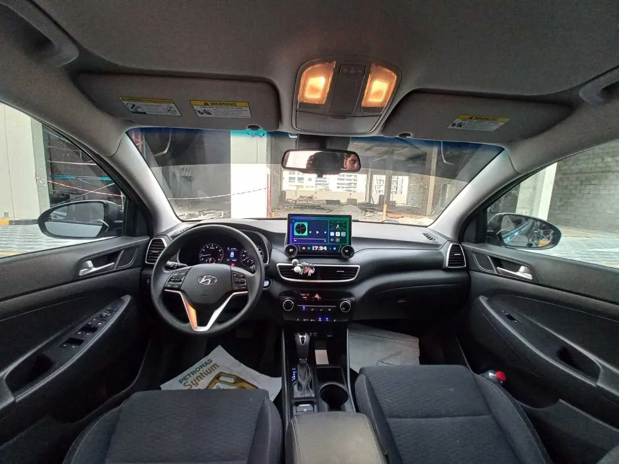 Car image 14