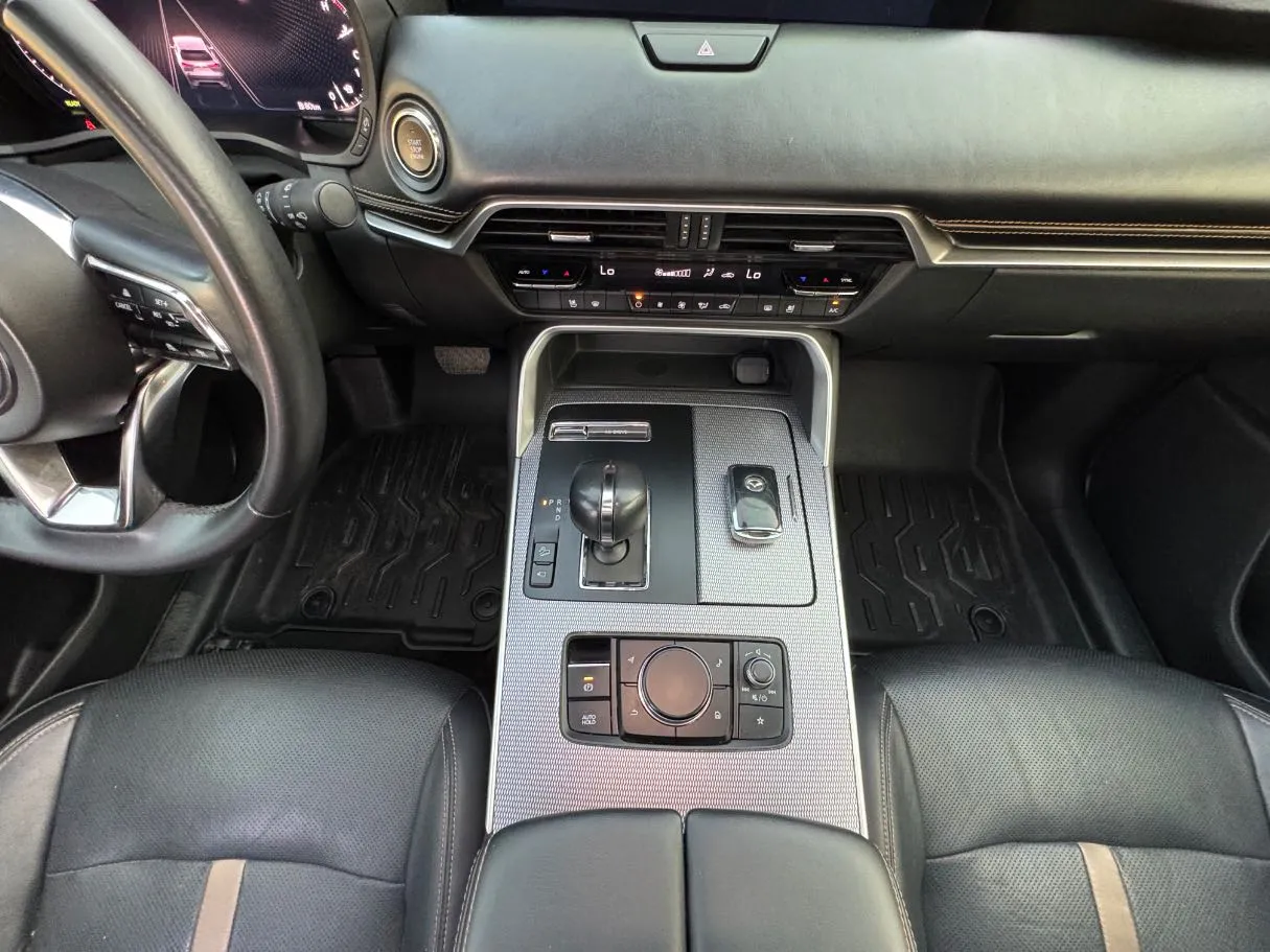 Car image 17