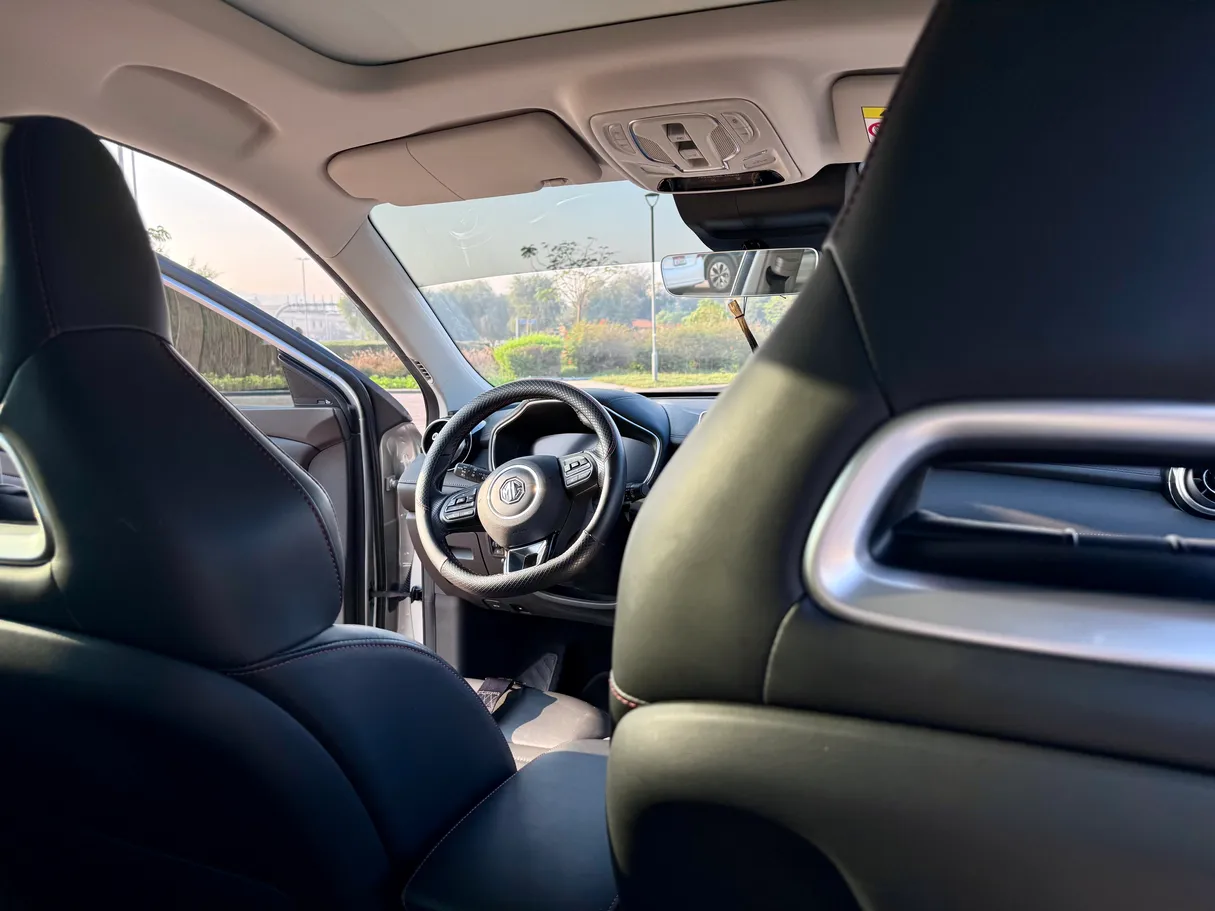 Car image 6