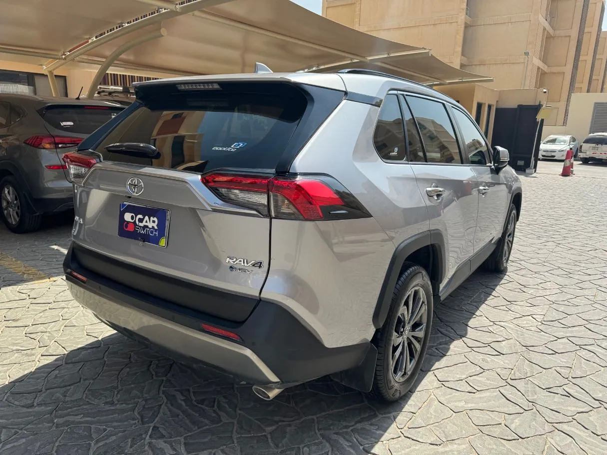 Car image 5