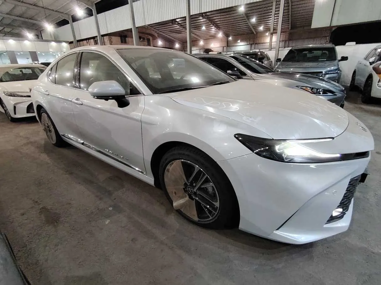 Car image 4