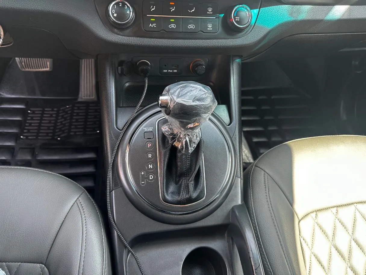 Car image 18