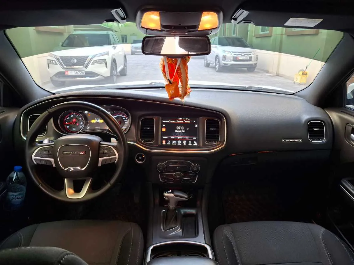 Car image 15