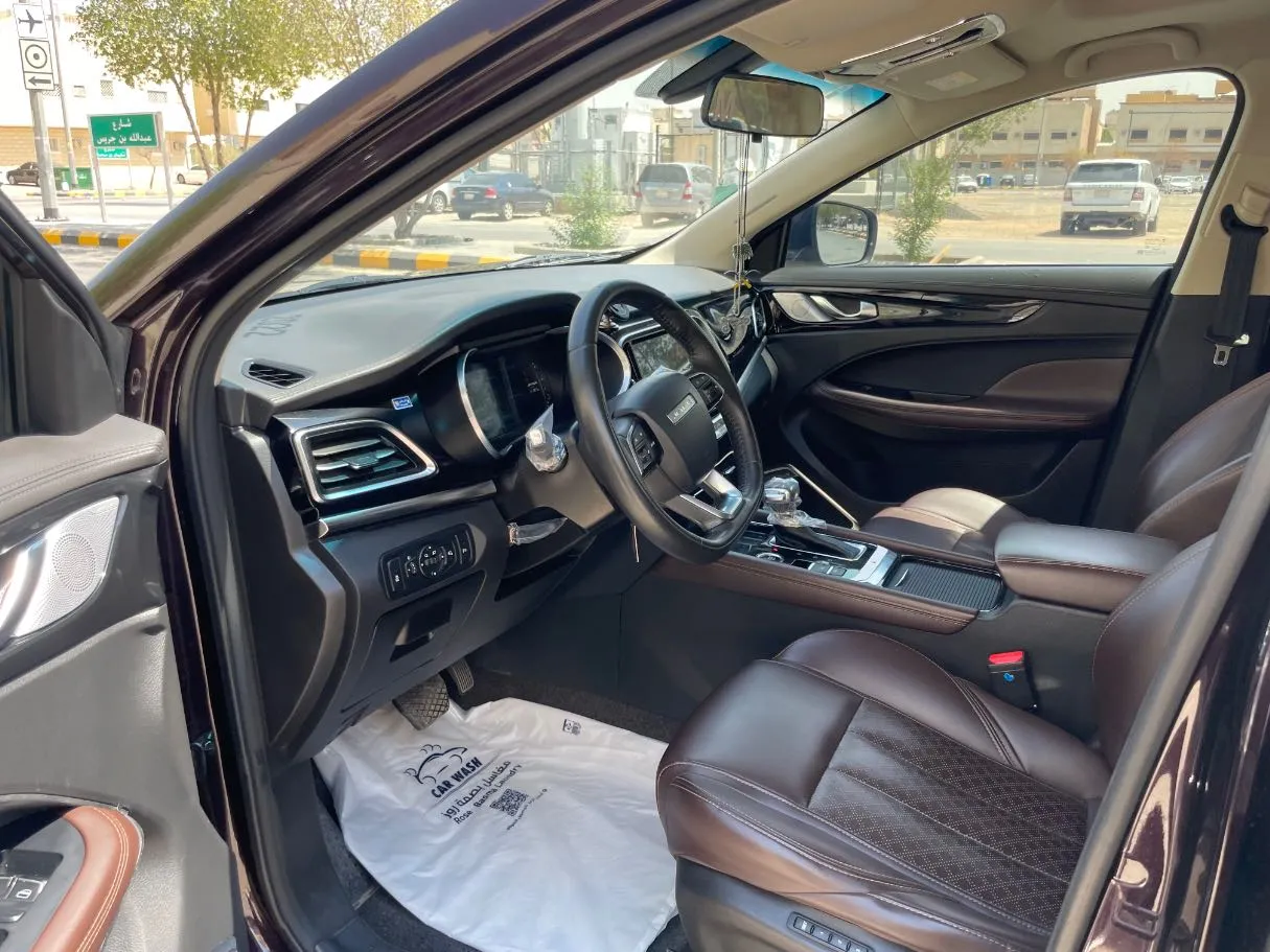 Car image 12