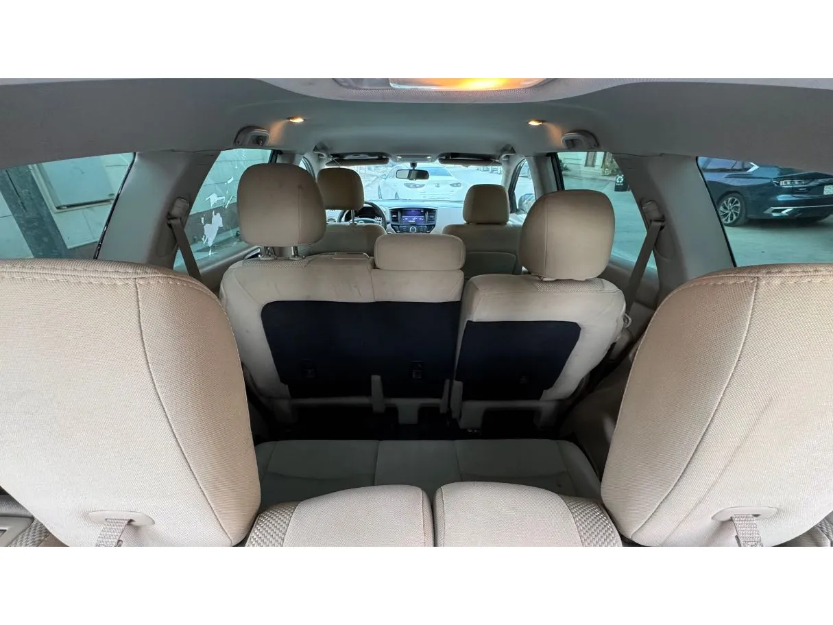 Car image 18