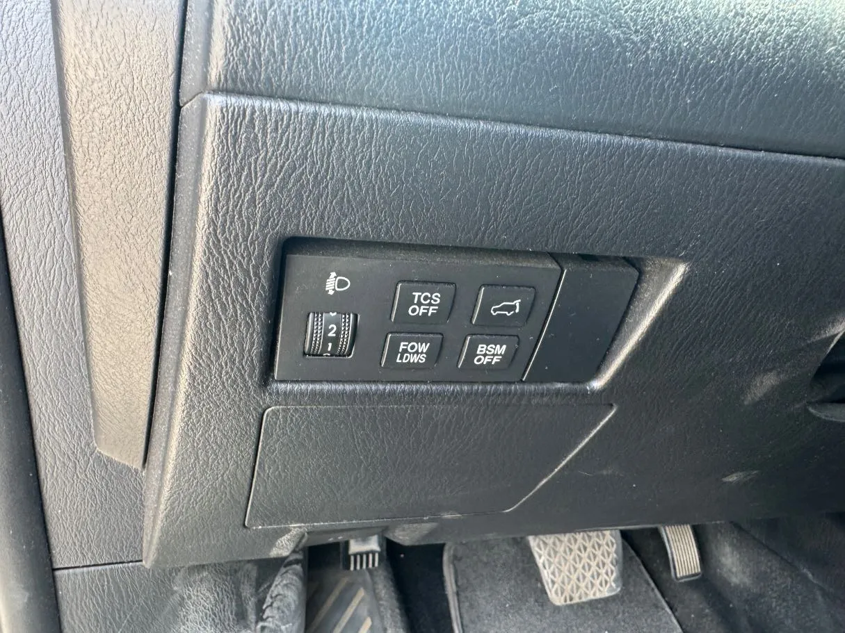 Car image 26