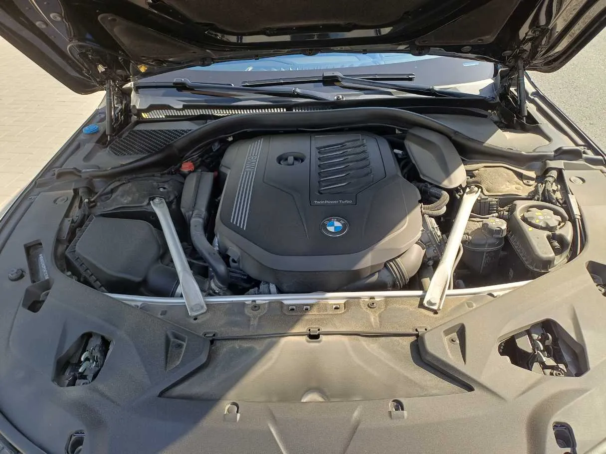 Car image 25