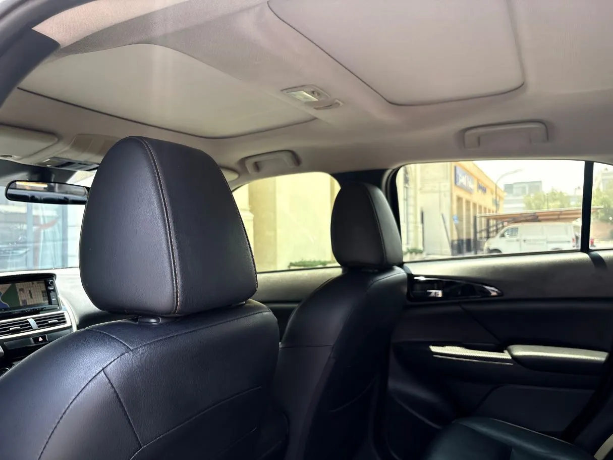 Car image 17