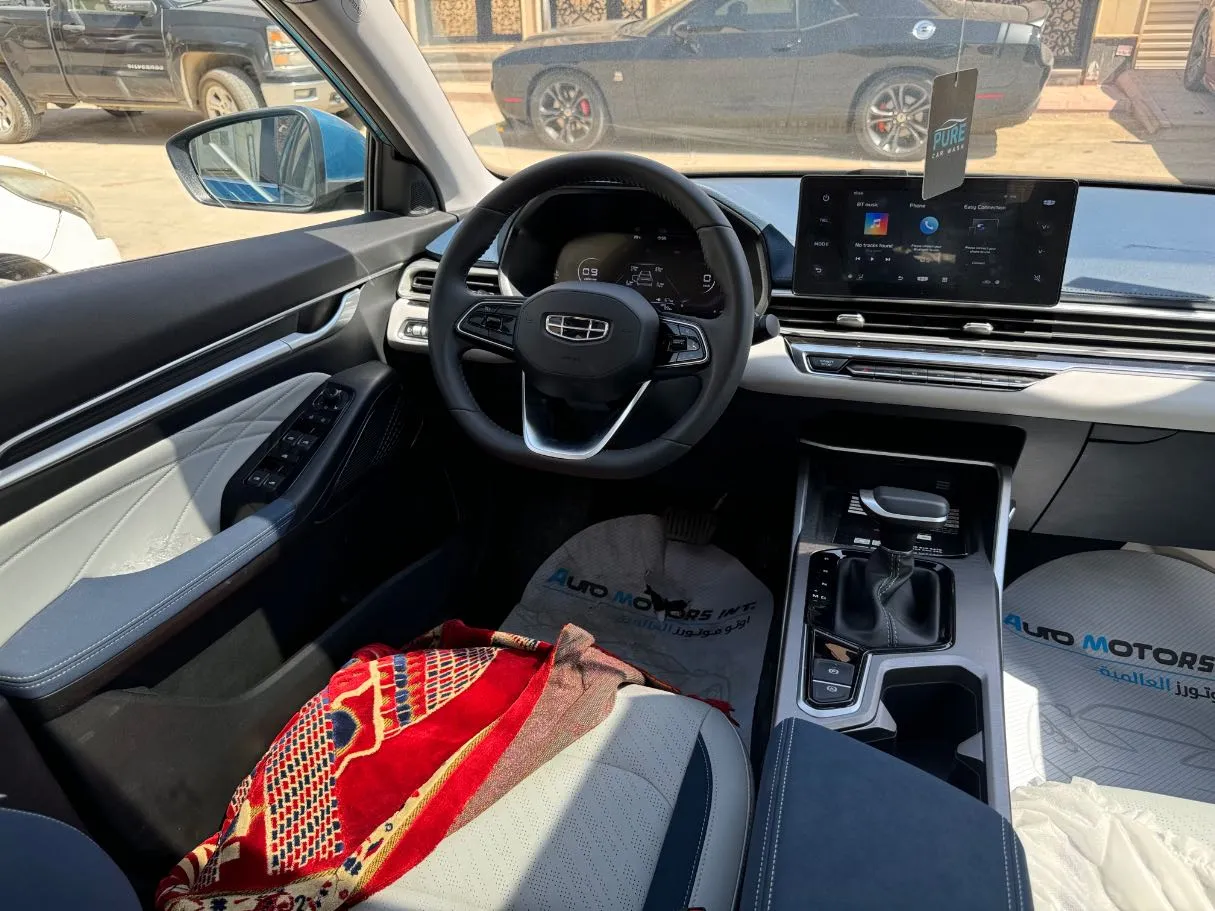 Car image 14