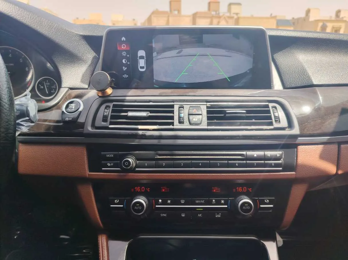 Car image 24