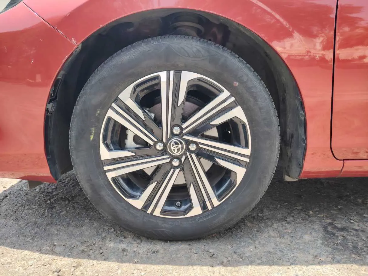 Car image 8