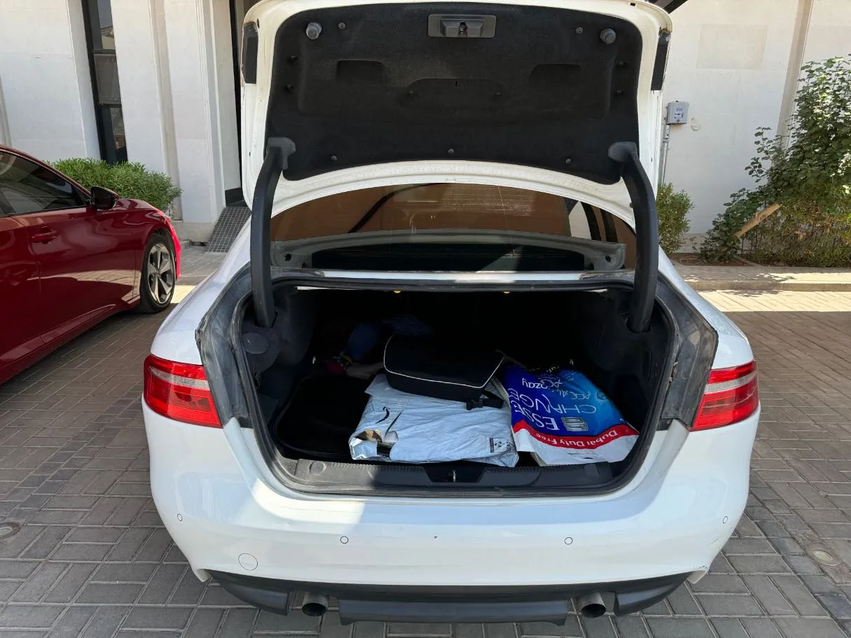 Car image 22