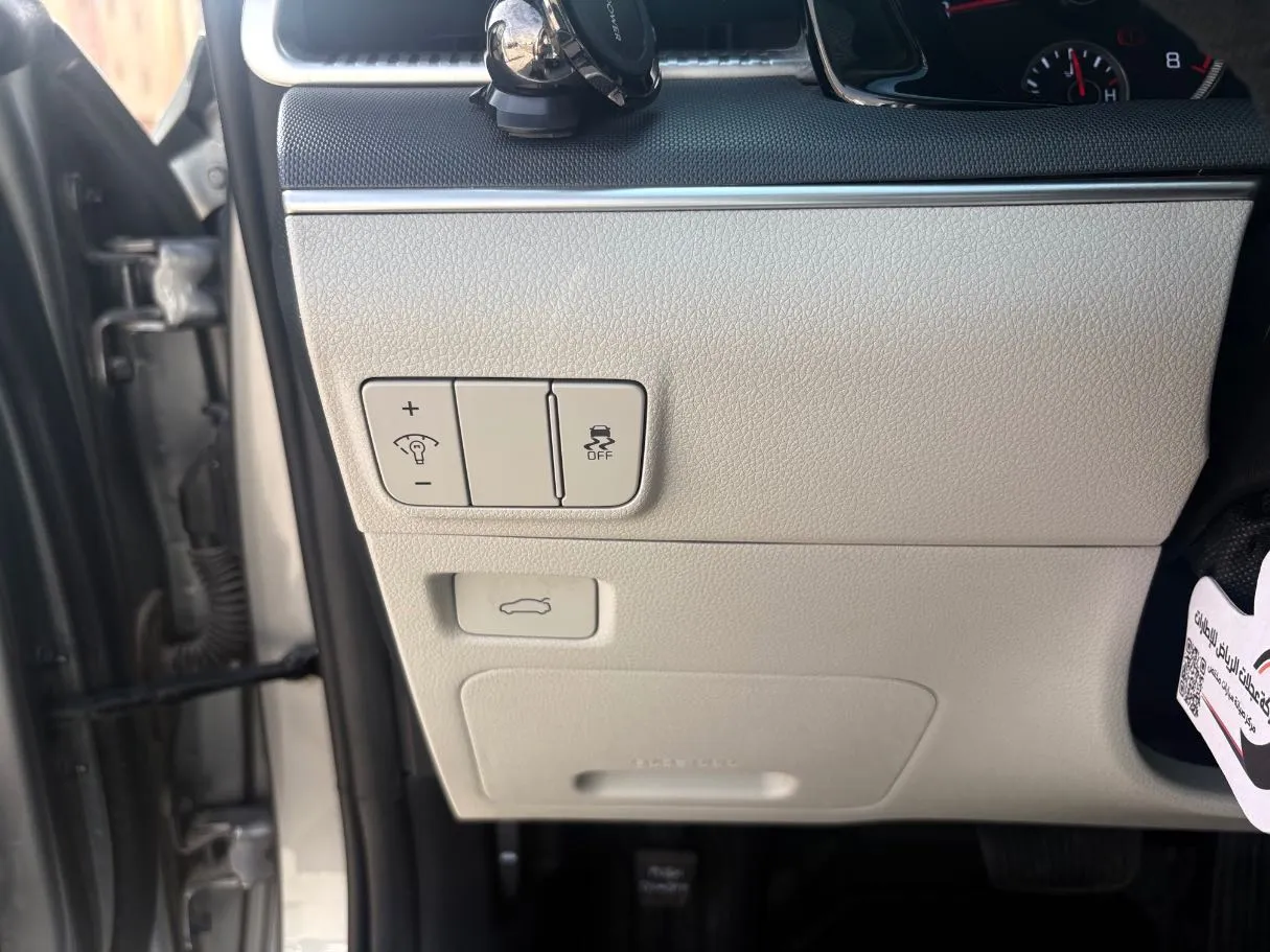 Car image 24