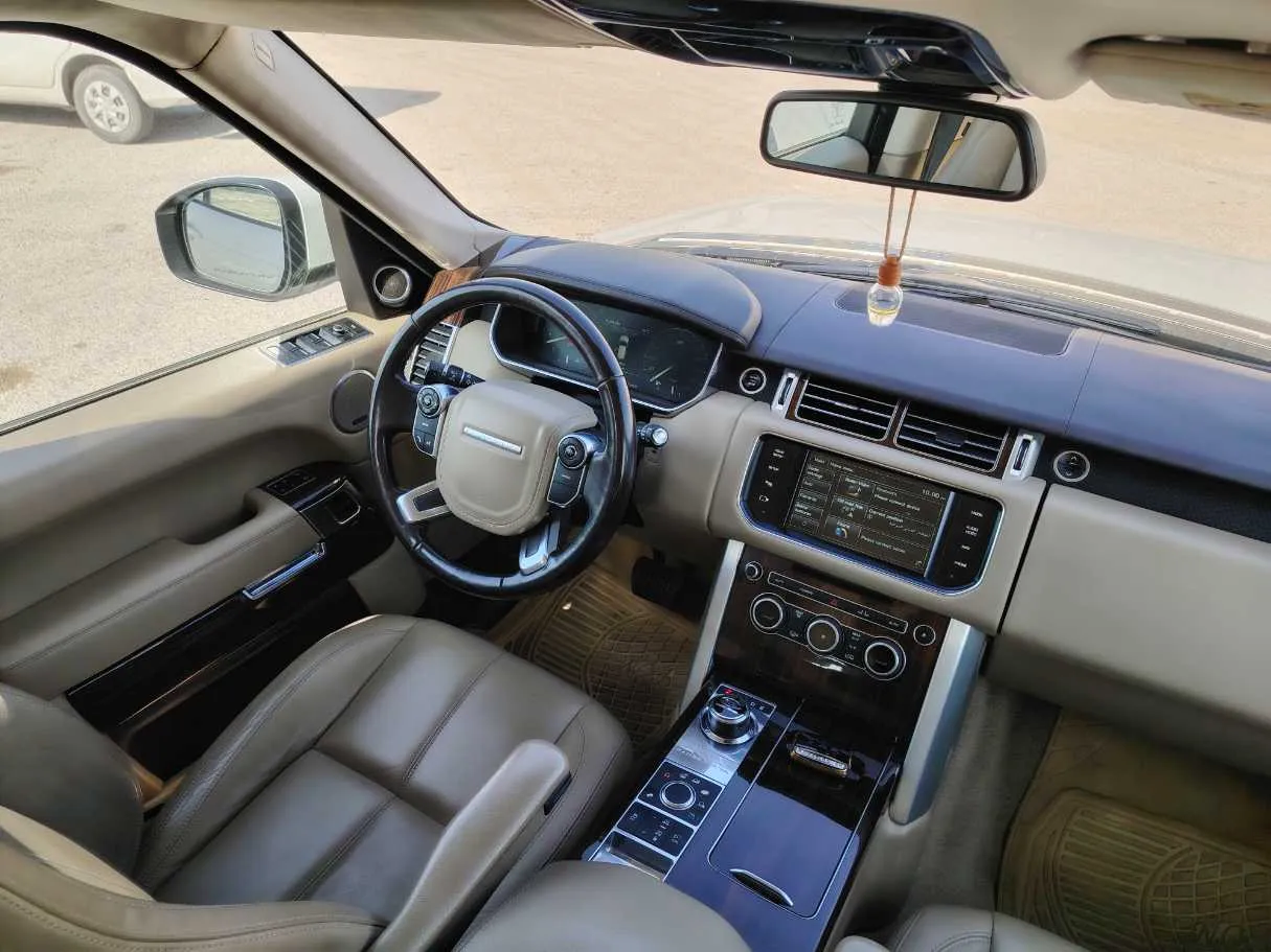 Car image 25