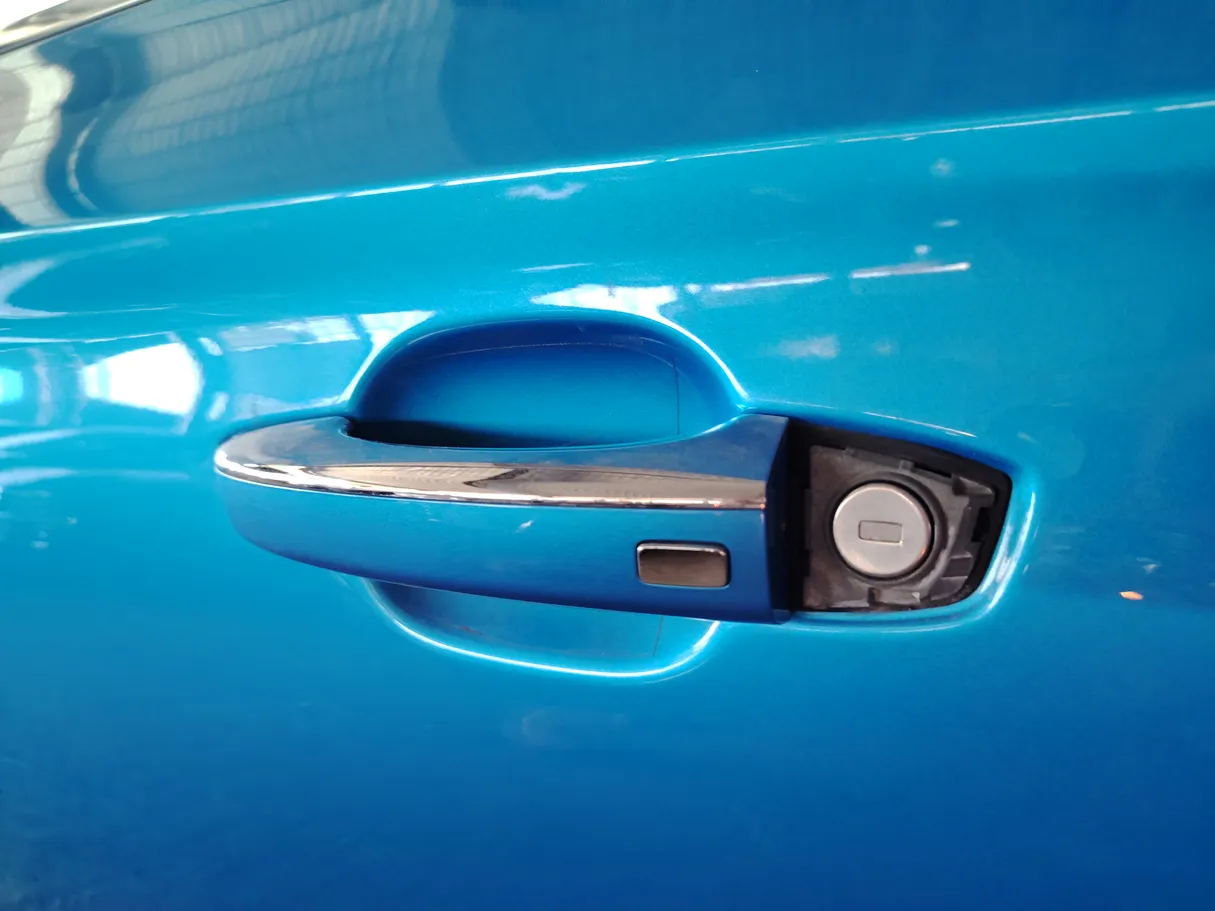 Car image 10