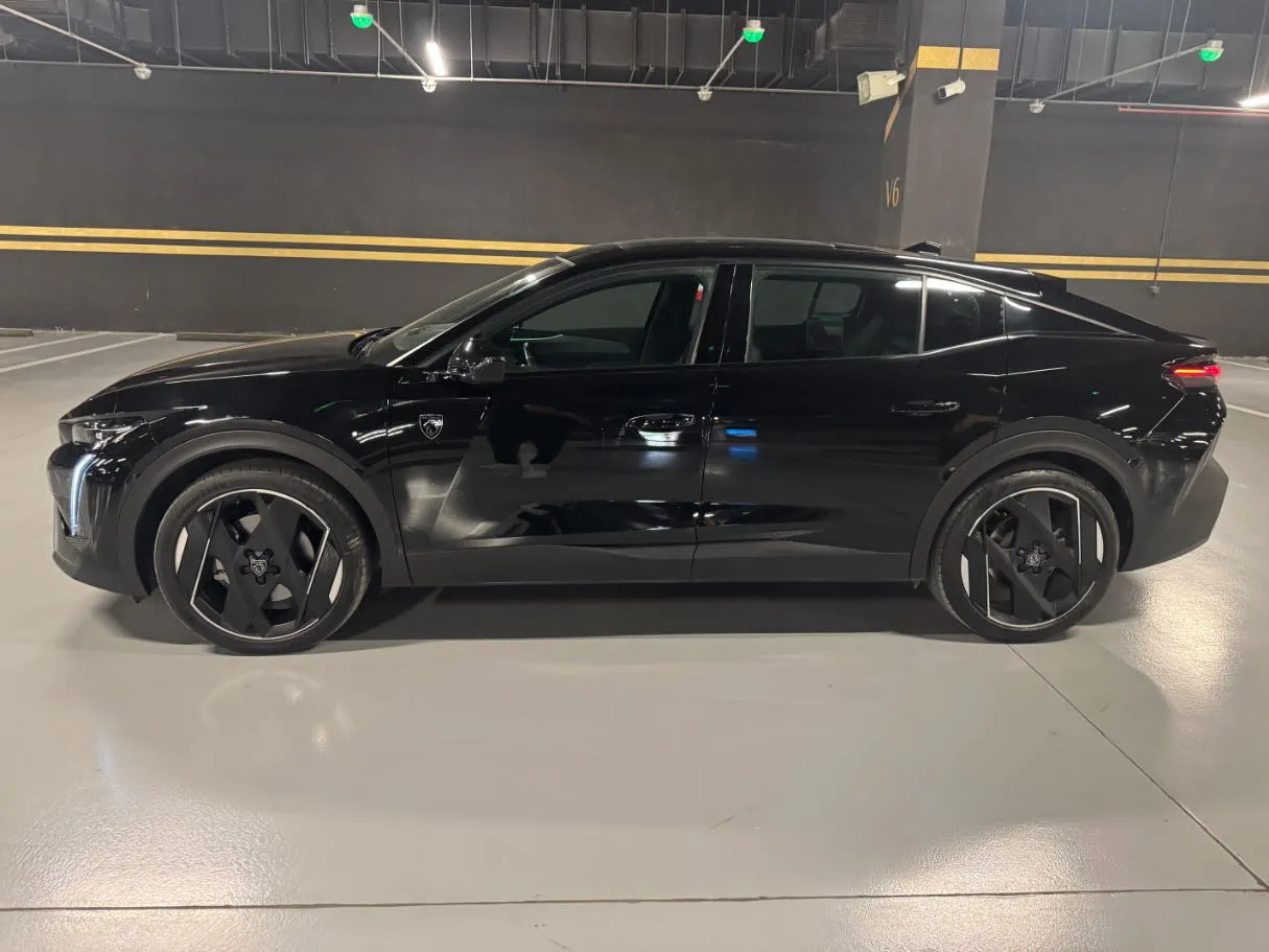 Car image 8
