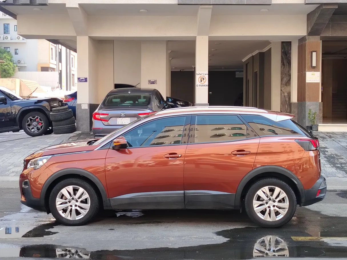 Car image 8