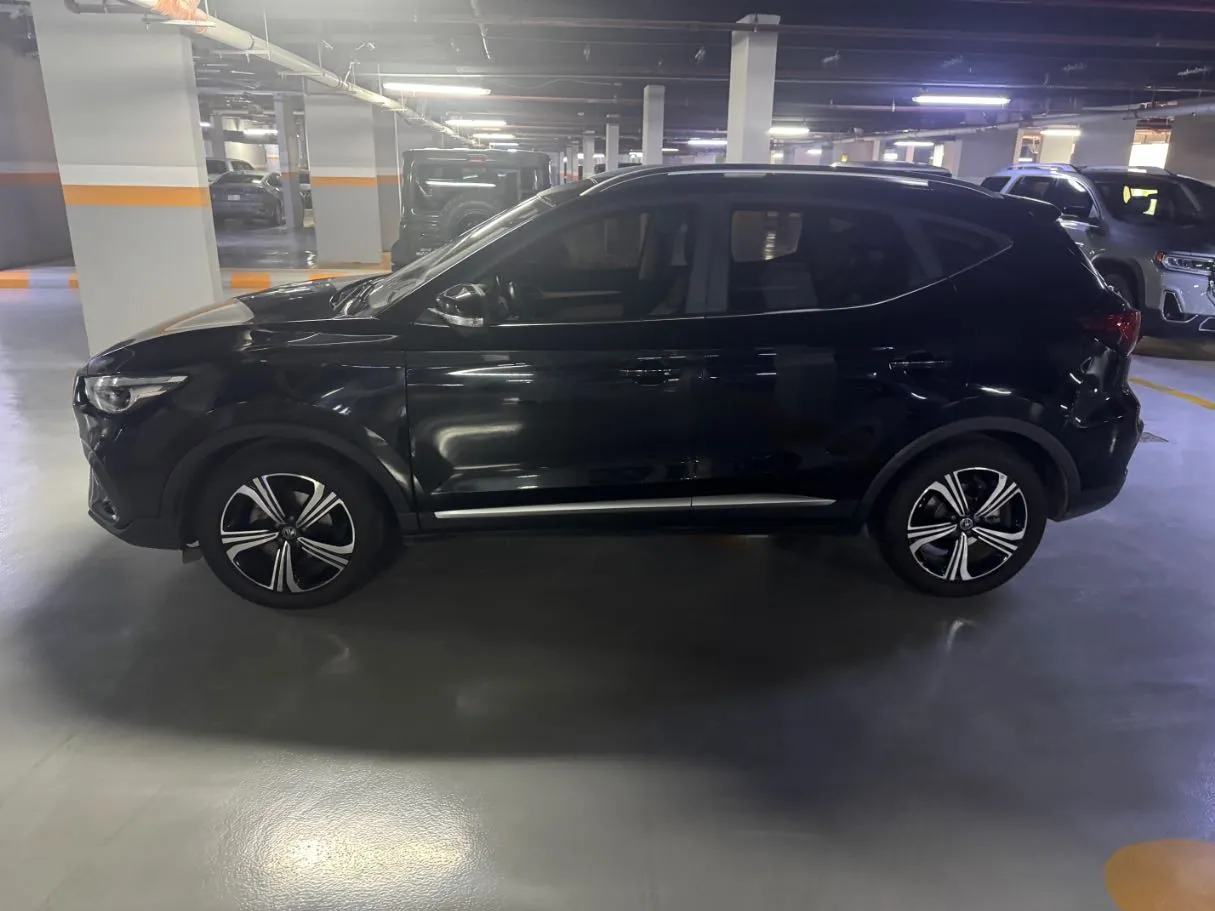 Car image 8