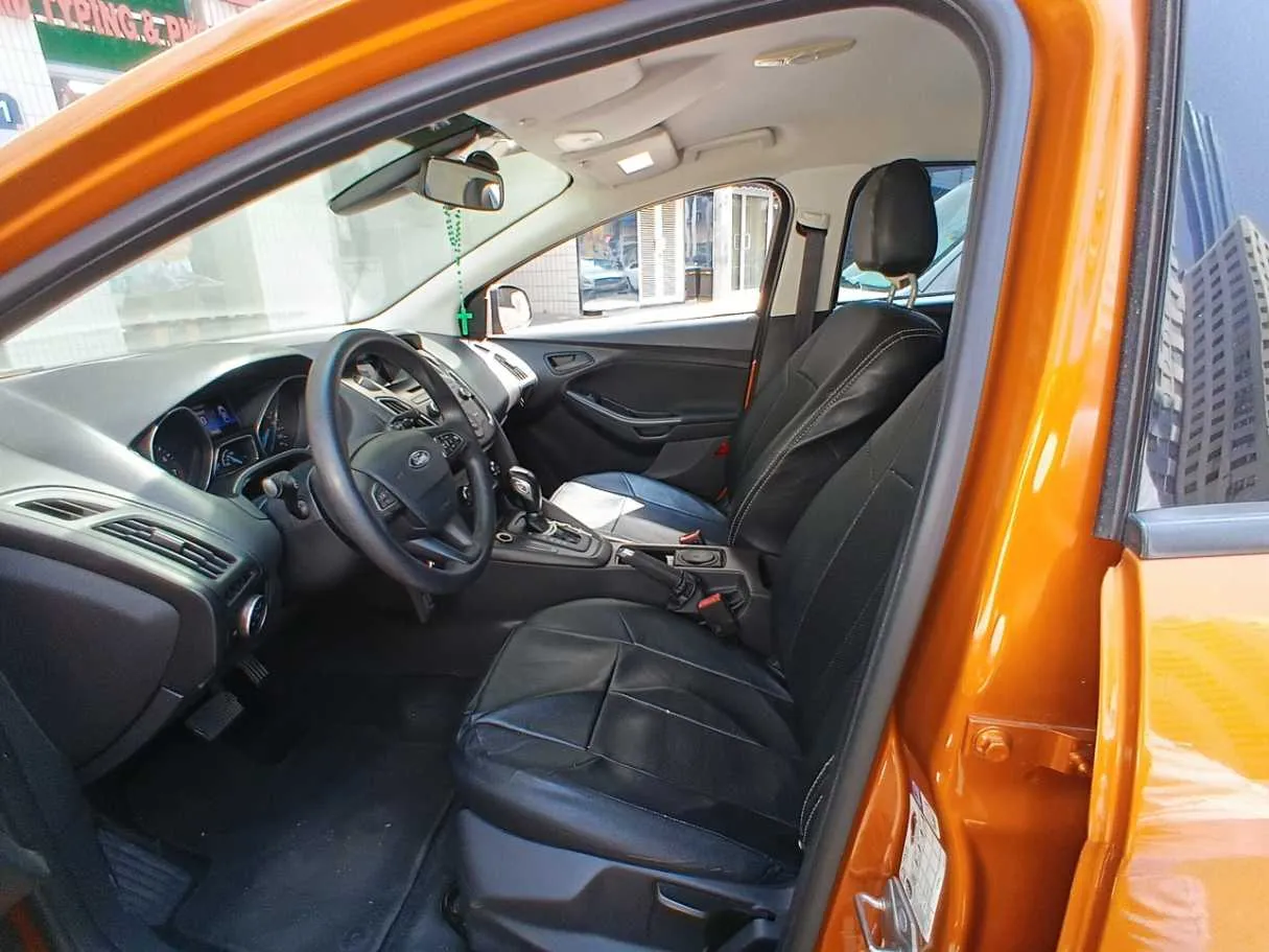 Car image 10