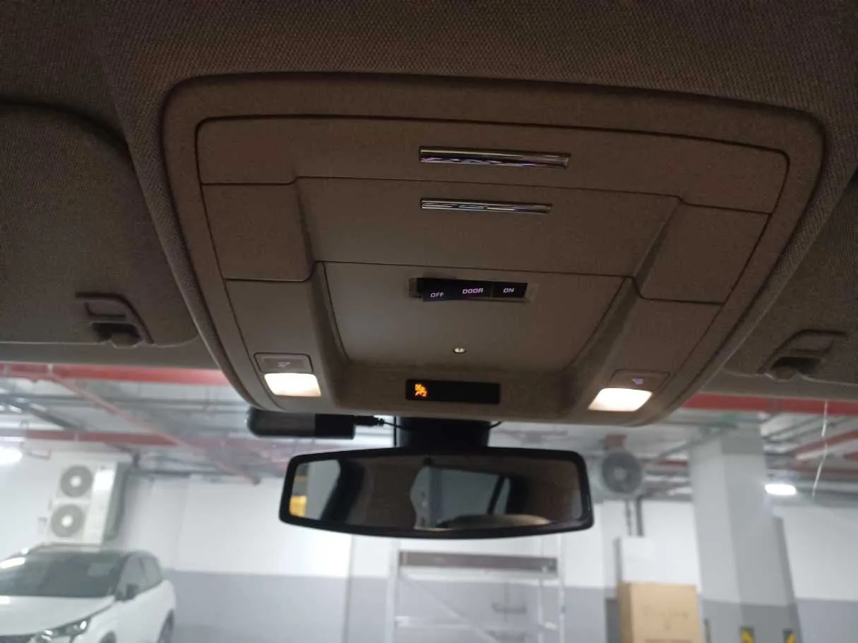 Car image 21