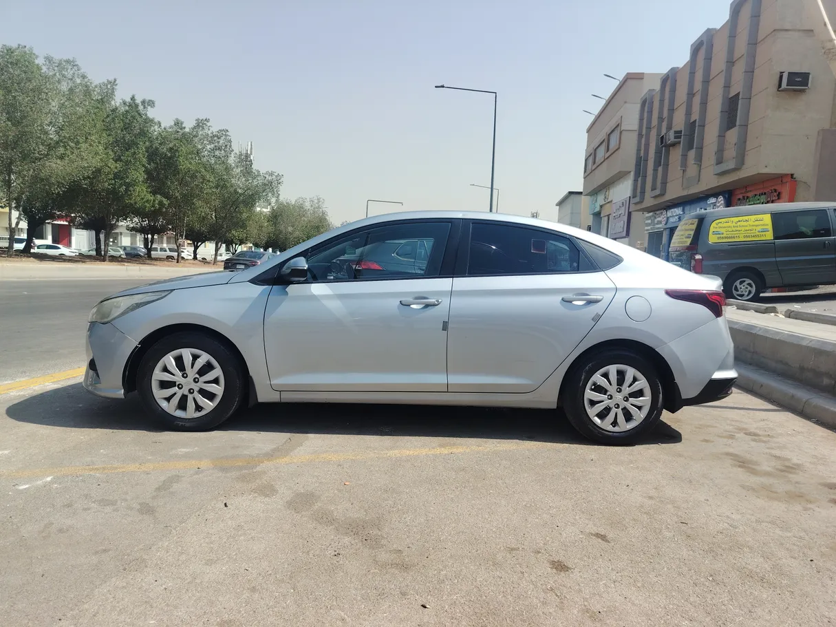 Car image 8