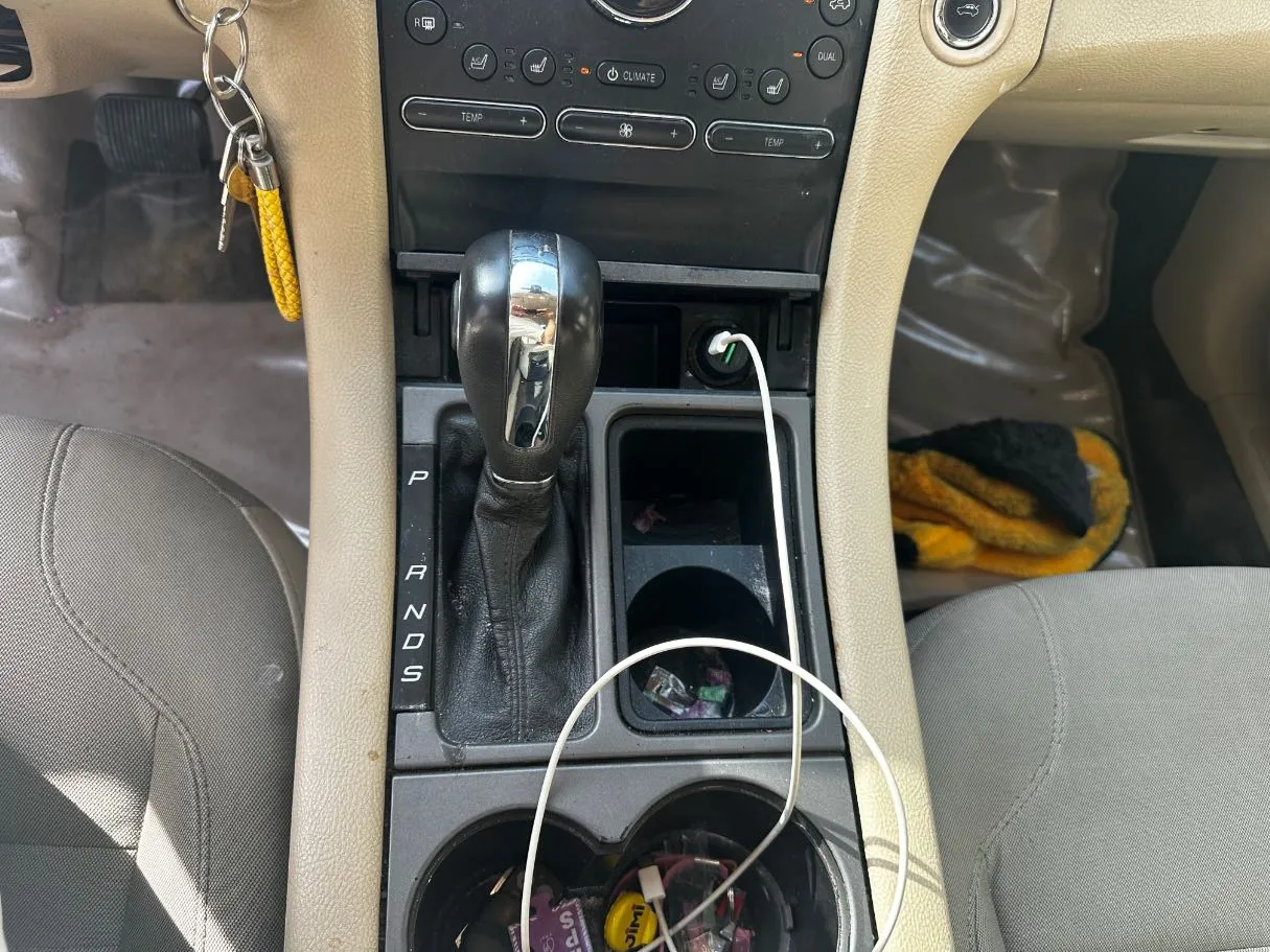 Car image 18