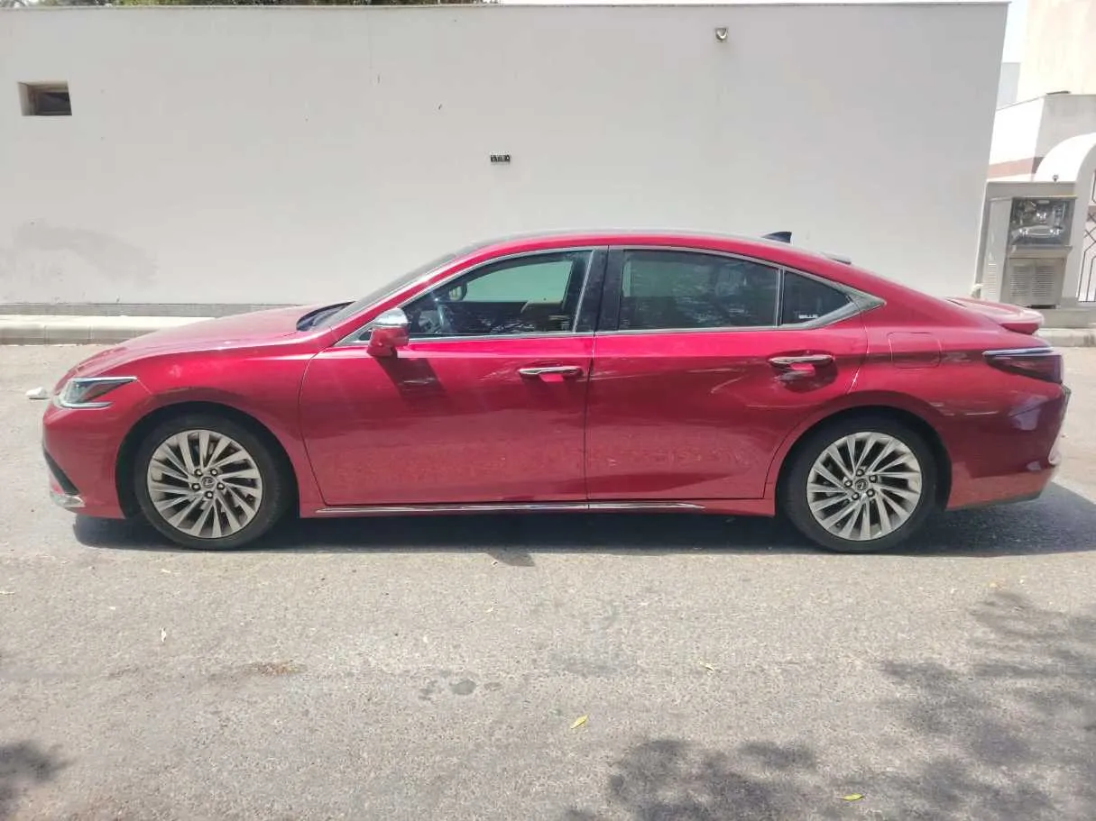 Car image 8