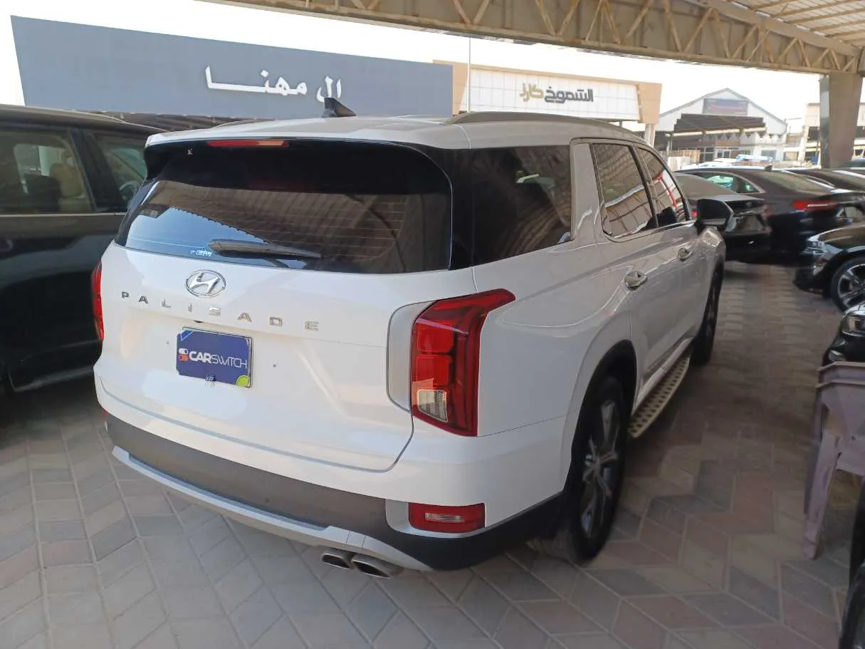 Car image 4