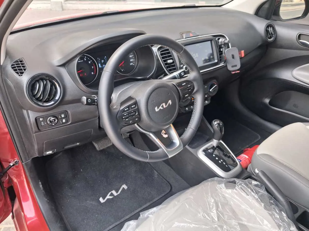 Car image 11
