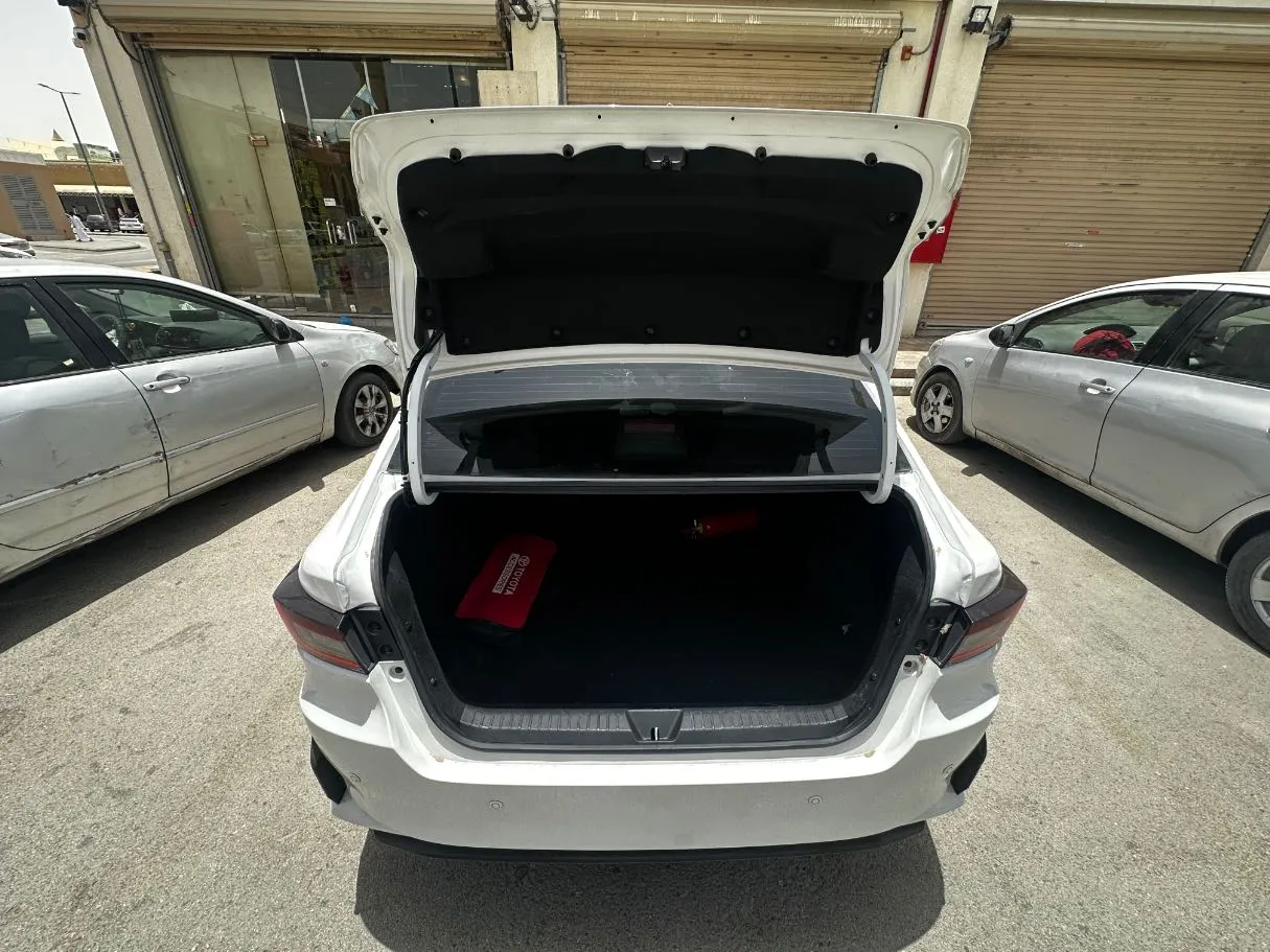 Car image 20
