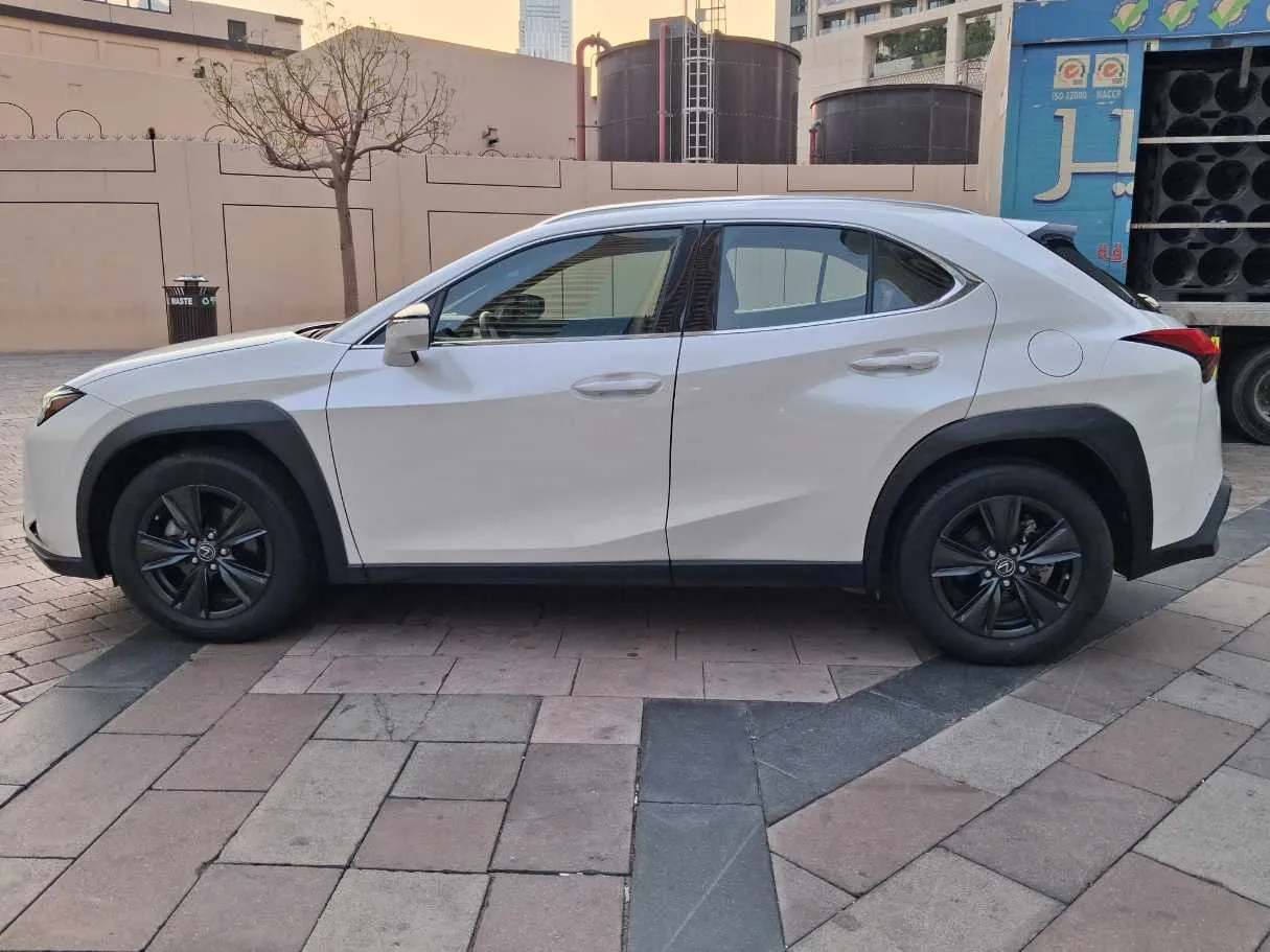 Car image 4