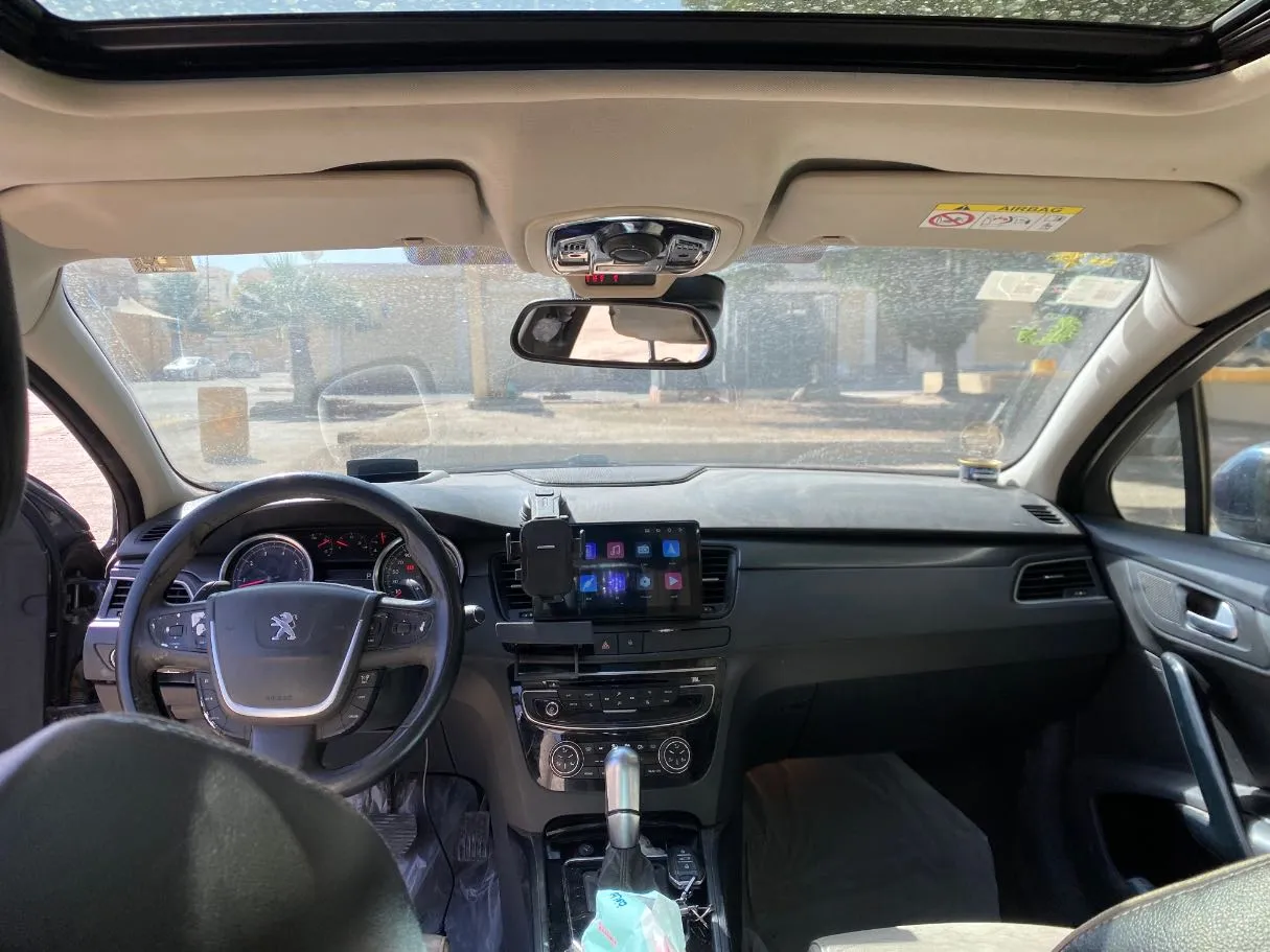 Car image 14