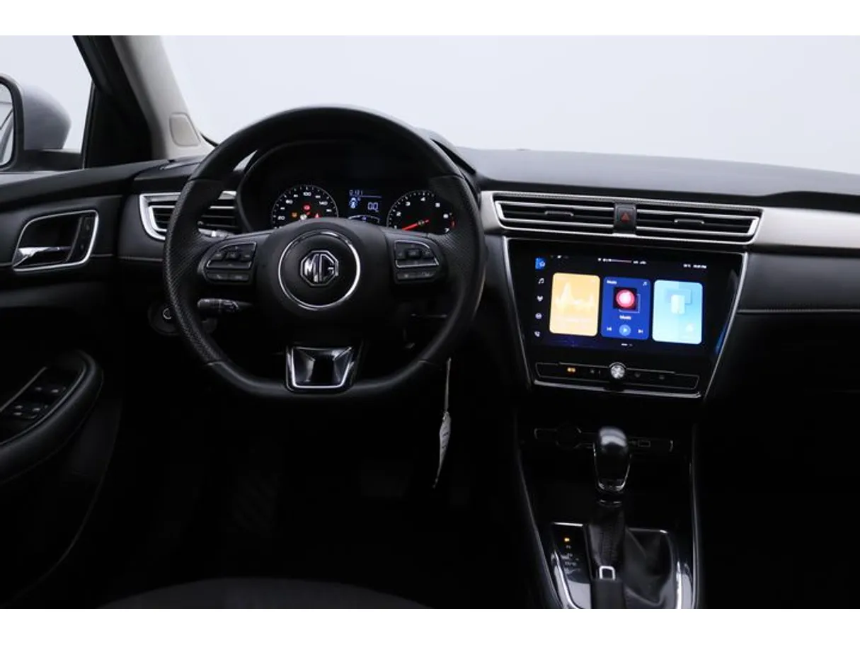 Car image 14