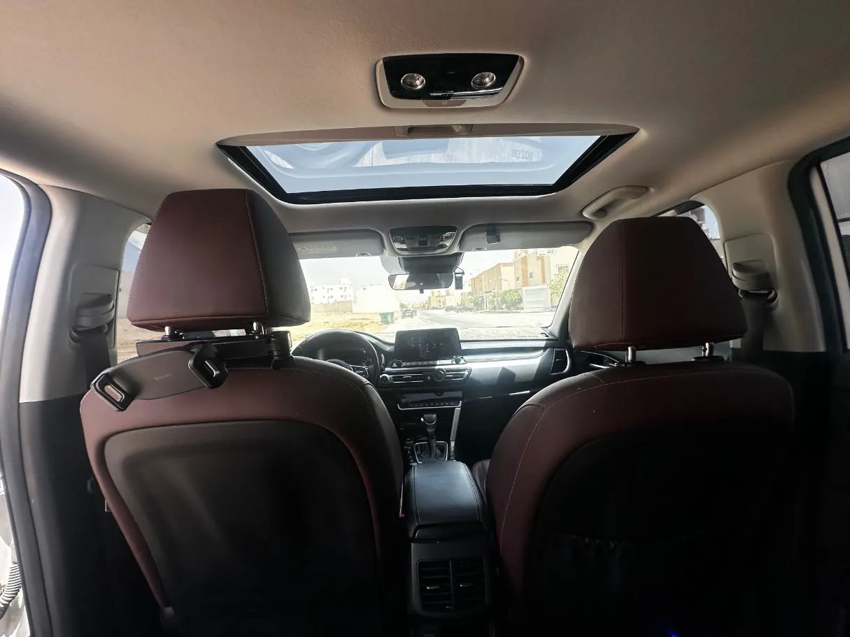 Car image 16