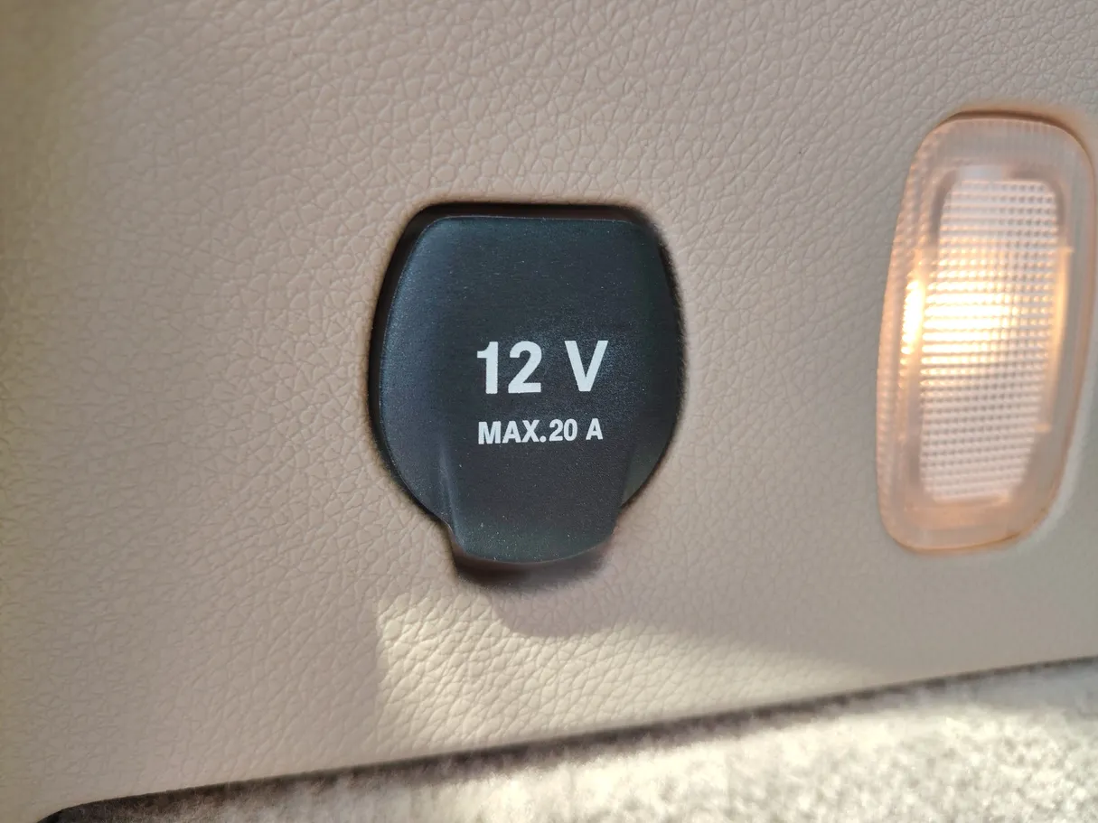 Car image 25
