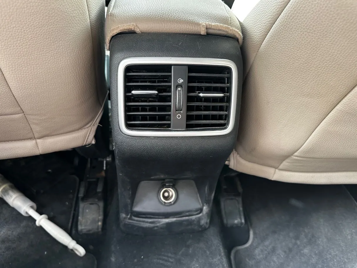 Car image 24