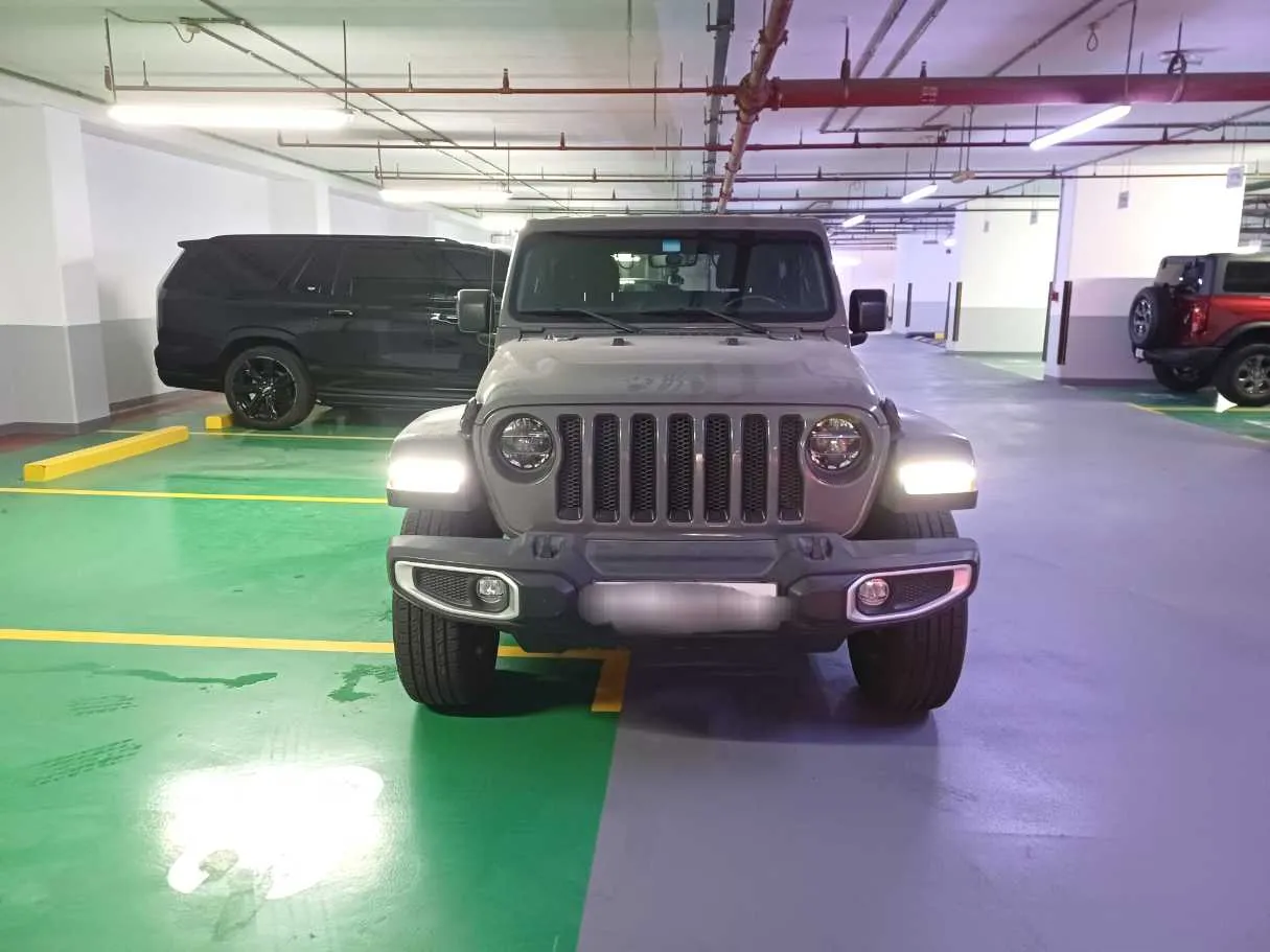 Car image 2