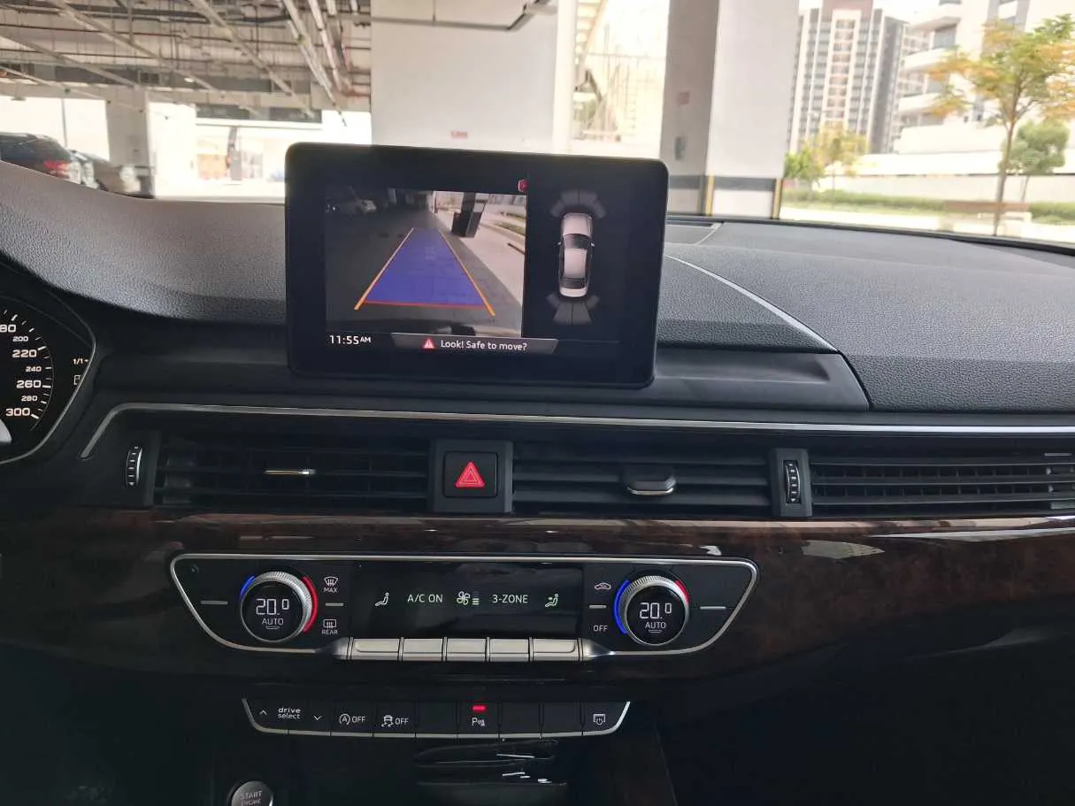 Car image 14