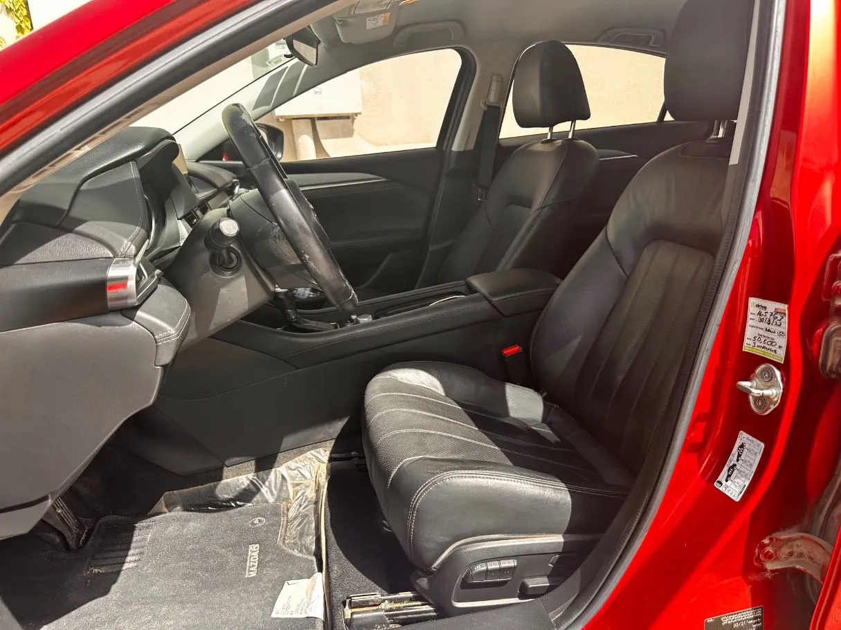 Car image 13