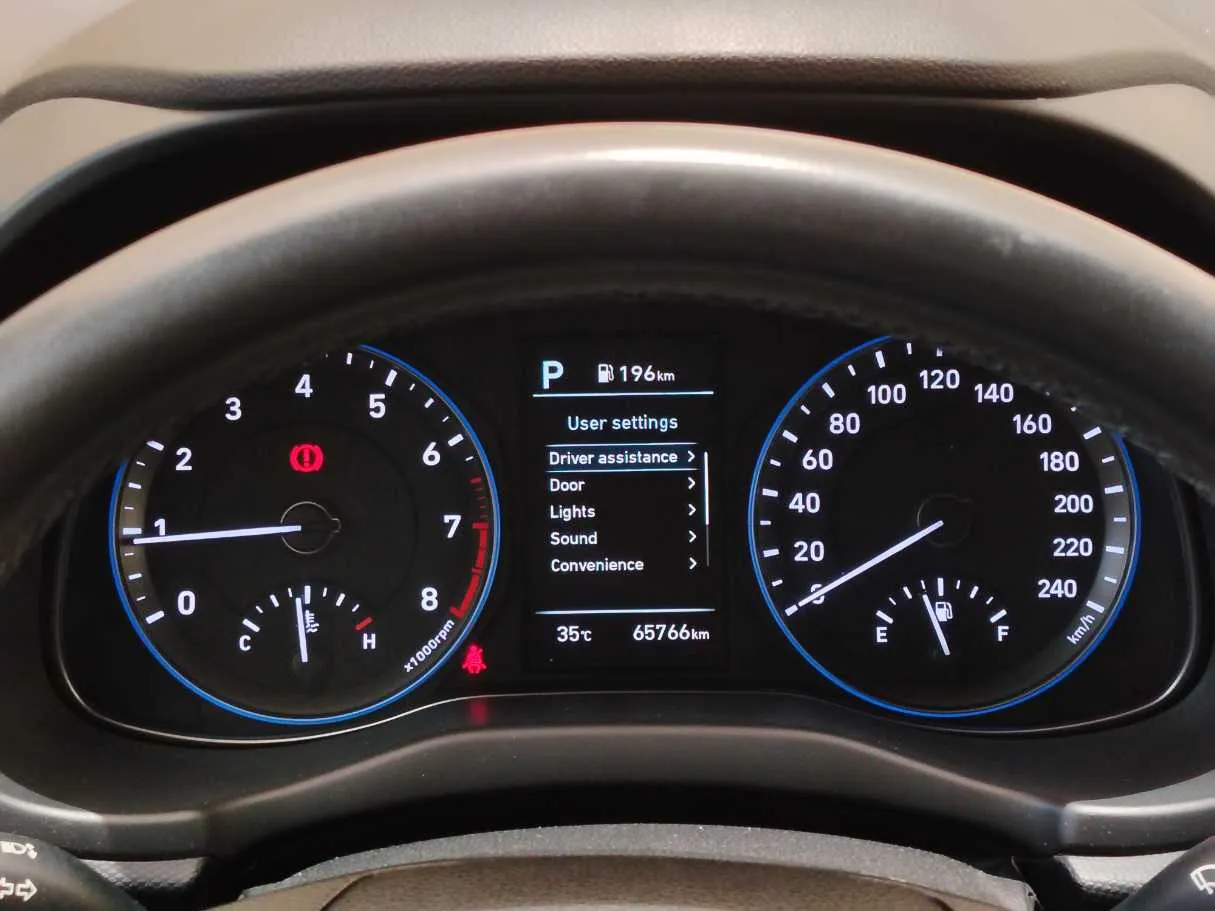 Car image 25