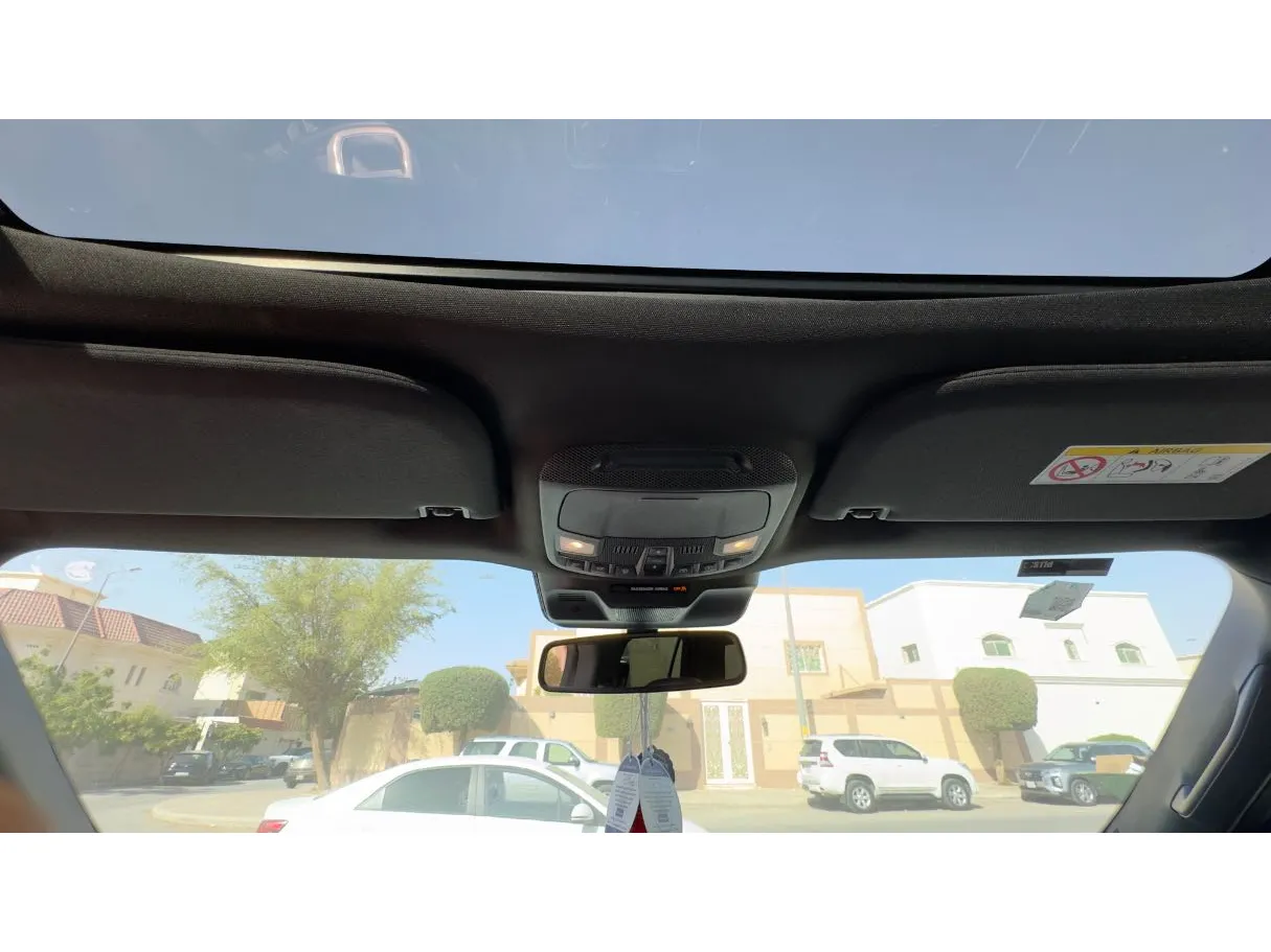 Car image 28